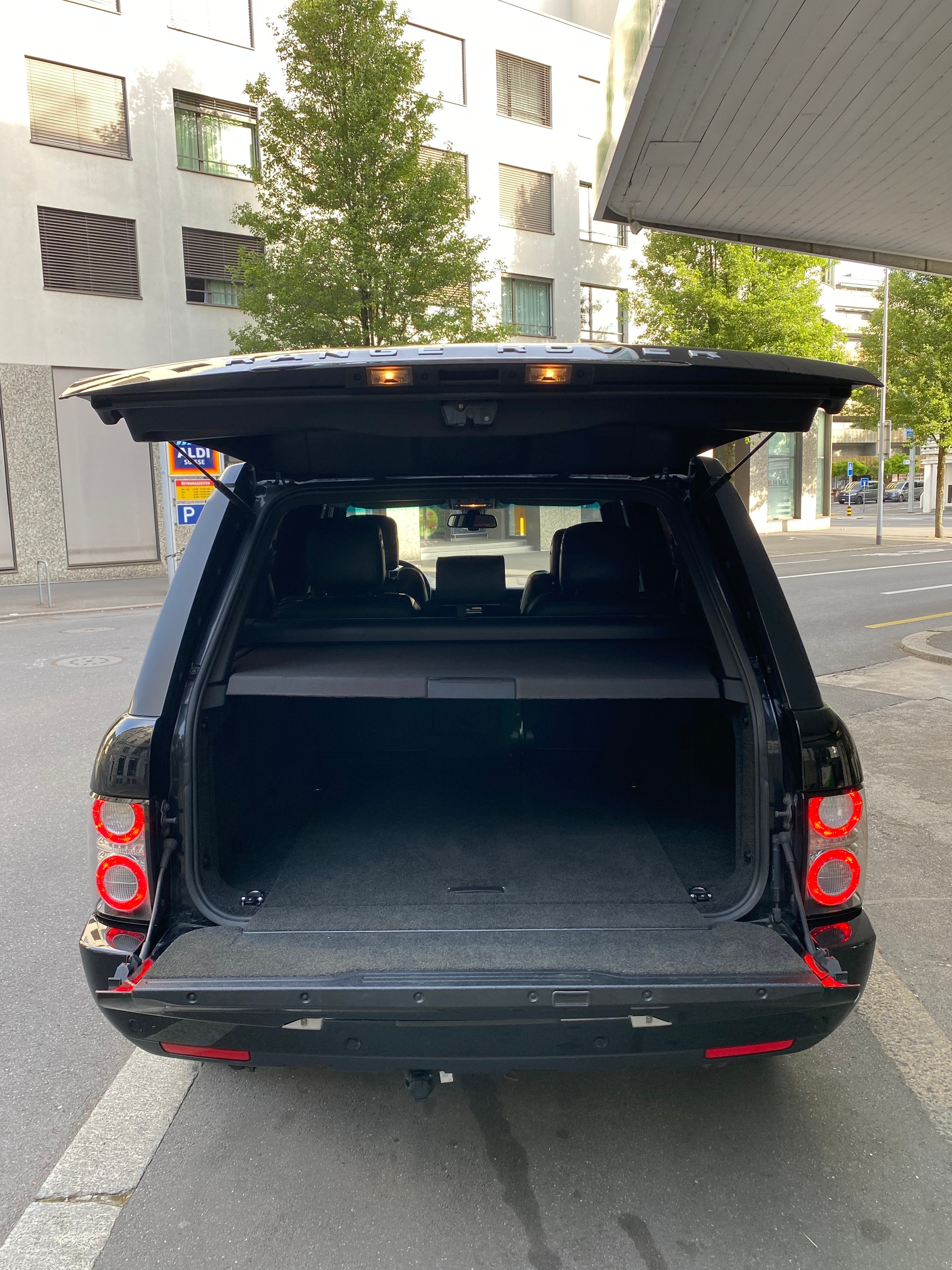 LAND ROVER Range Rover 4.4 TDV8 Vogue Automatic-image-12