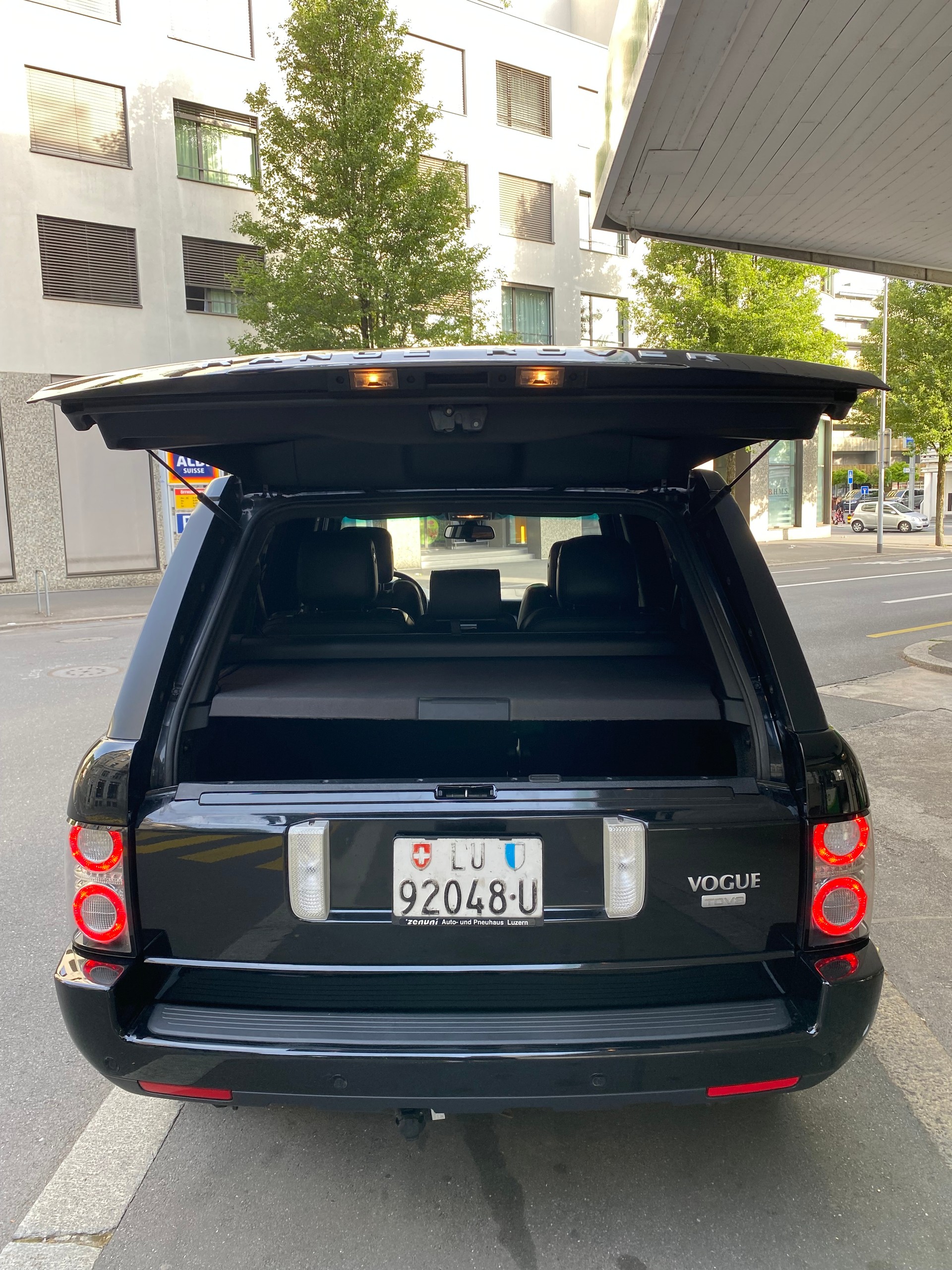 LAND ROVER Range Rover 4.4 TDV8 Vogue Automatic-image-13