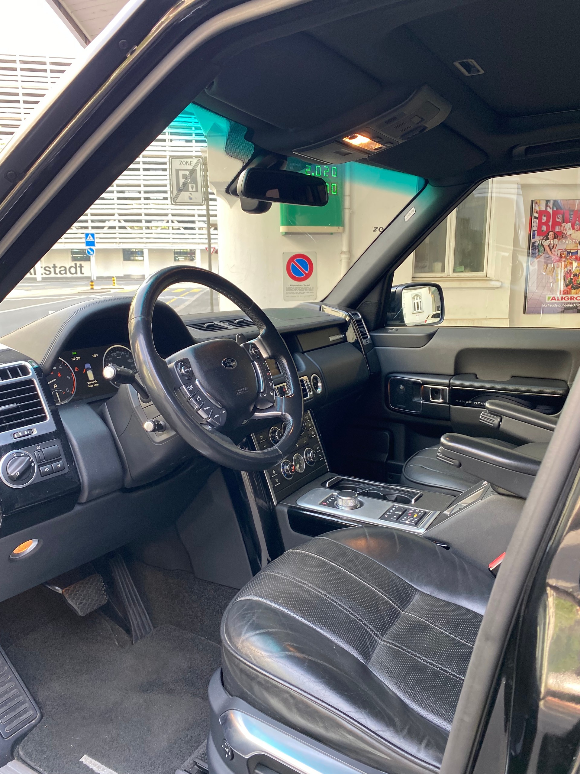 LAND ROVER Range Rover 4.4 TDV8 Vogue Automatic-image-6