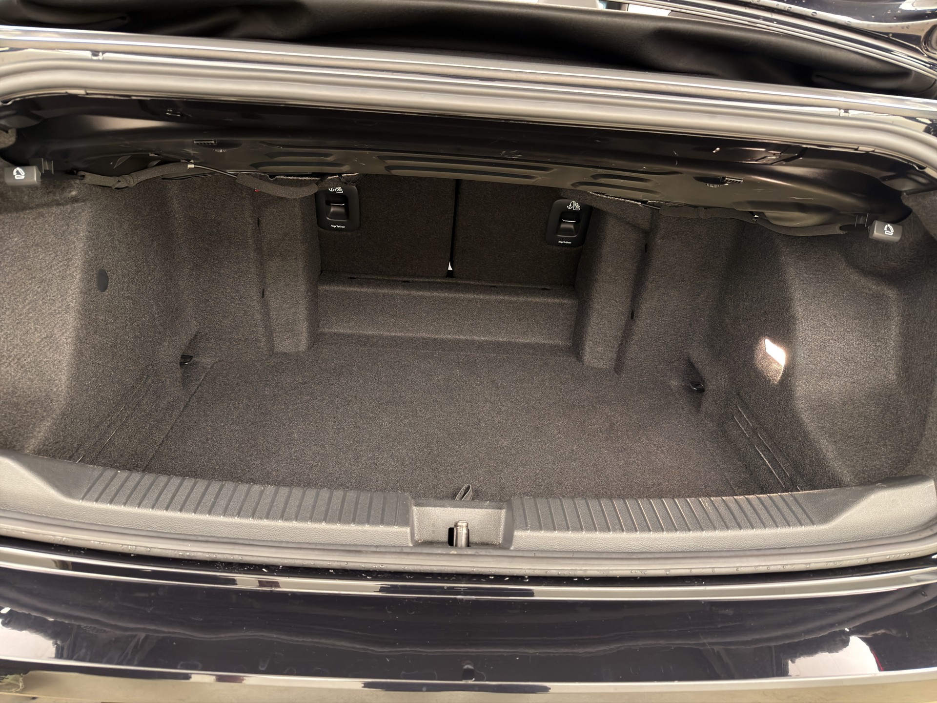 VW T-Roc Cabriolet 1.5 TSI R-Line-image-12