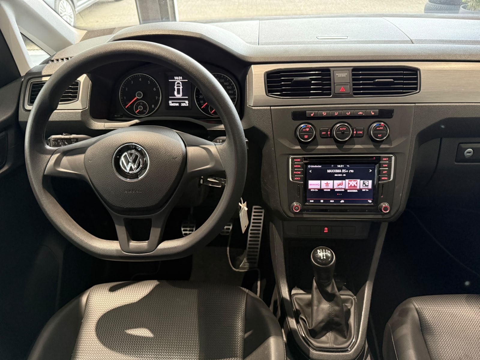VW Caddy 1.0 TSI Trendline-image-11