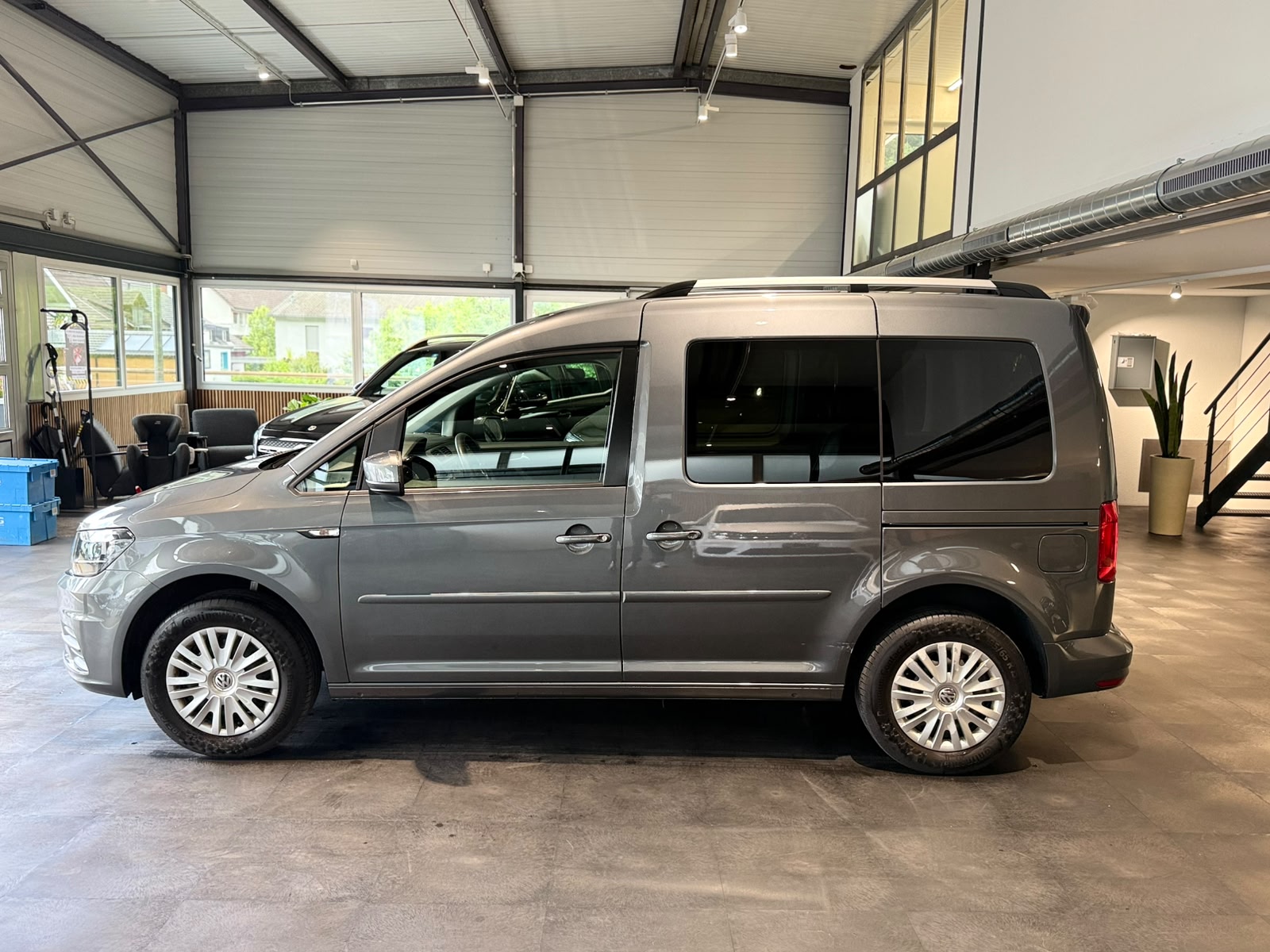 VW Caddy 1.0 TSI Trendline-image-1