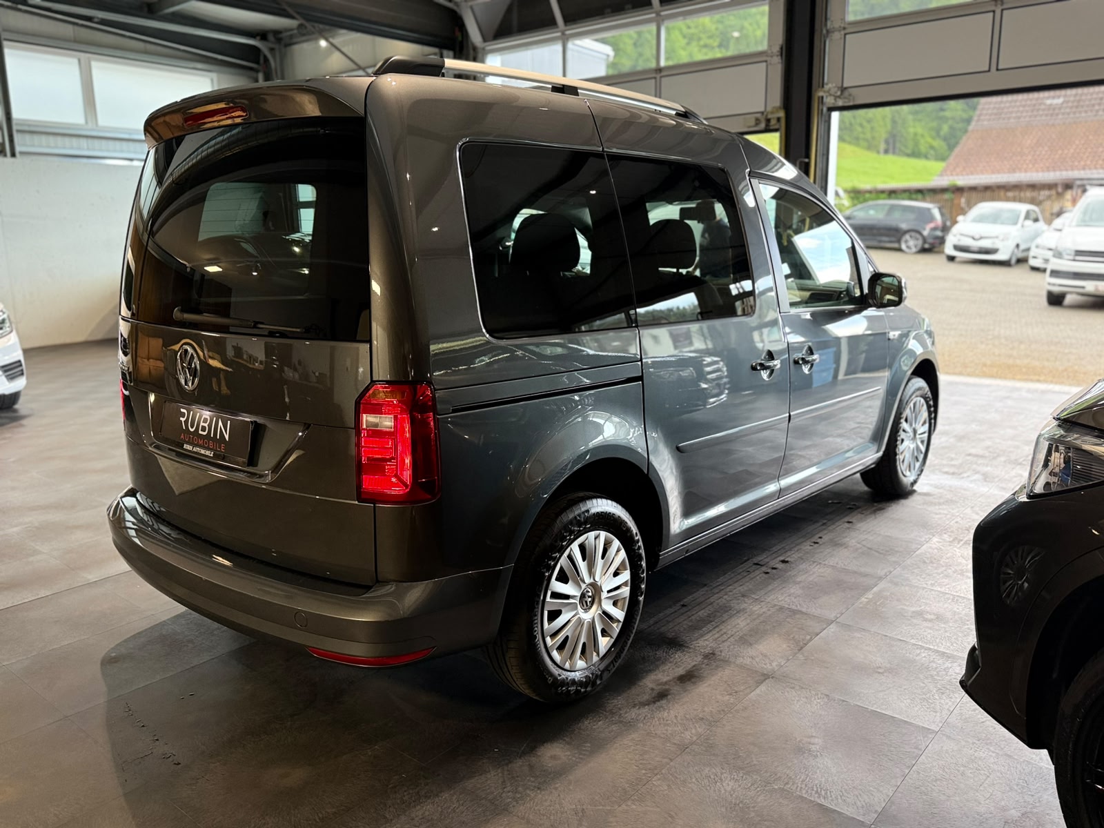 VW Caddy 1.0 TSI Trendline-image-5