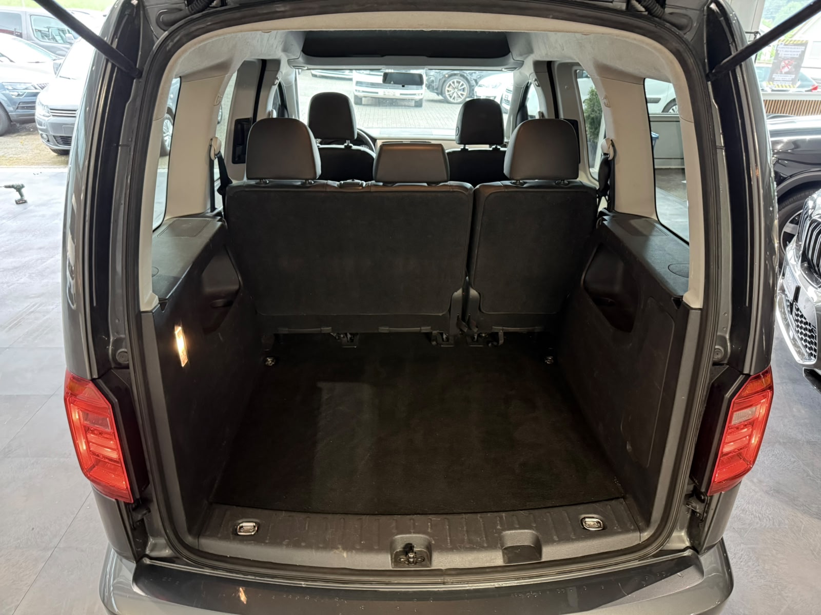 VW Caddy 1.0 TSI Trendline-image-4