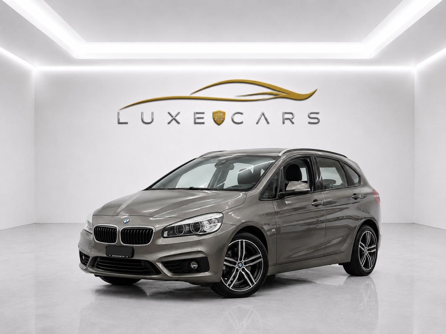 BMW 220i Active Tourer SPORT LINE Steptronic 192 PS*FRISCH MFK*8 FACH RÄDER*TOP AUSSTATTUNG*AHK*-image-0
