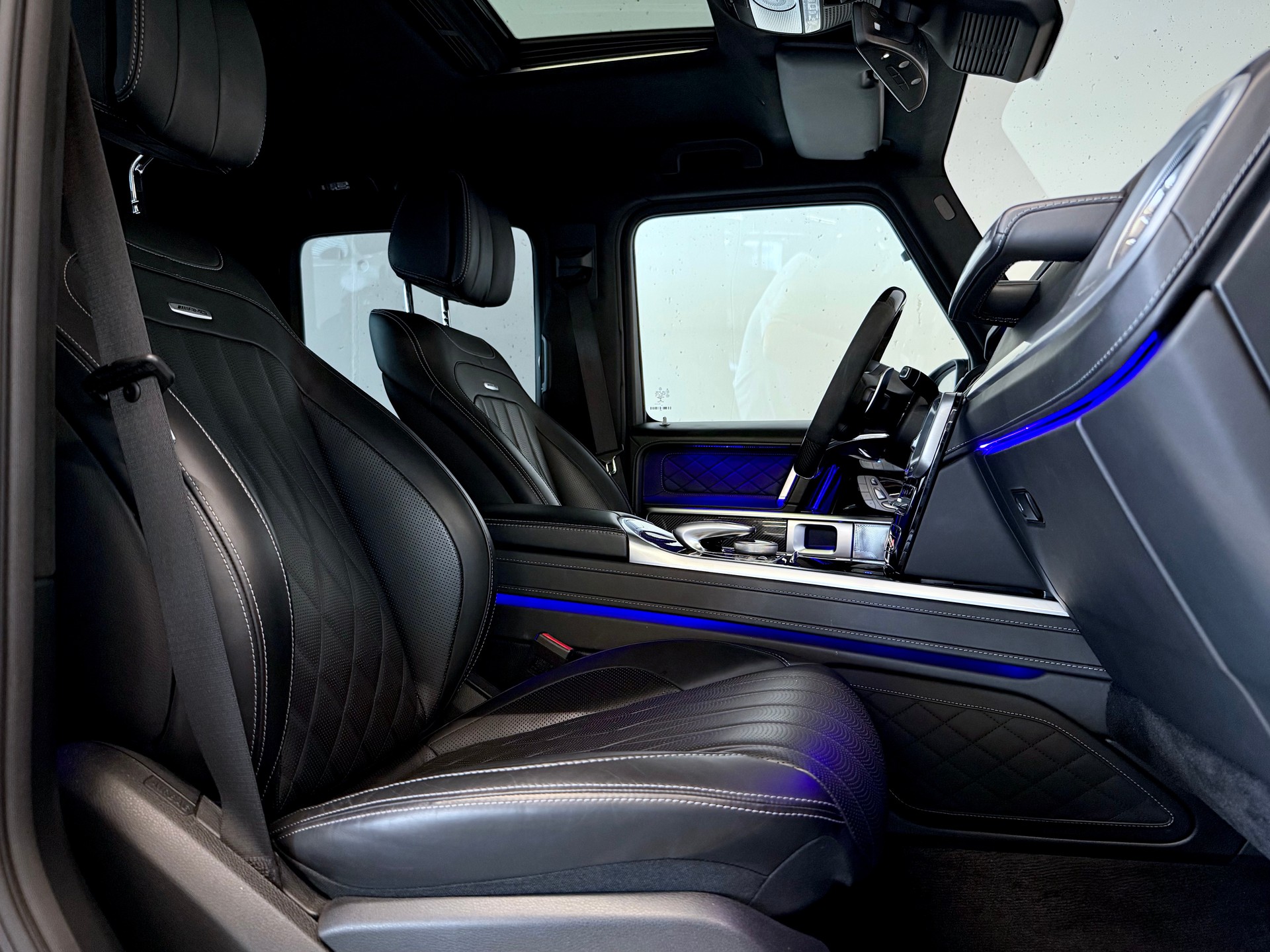 MERCEDES-BENZ G 63 AMG | SONDERLACKIERUNG | CARBON PAKET | GRÜNE BREMSSÄTTEL | STANDHEIZUNG | MASSAGESITZE-image-13