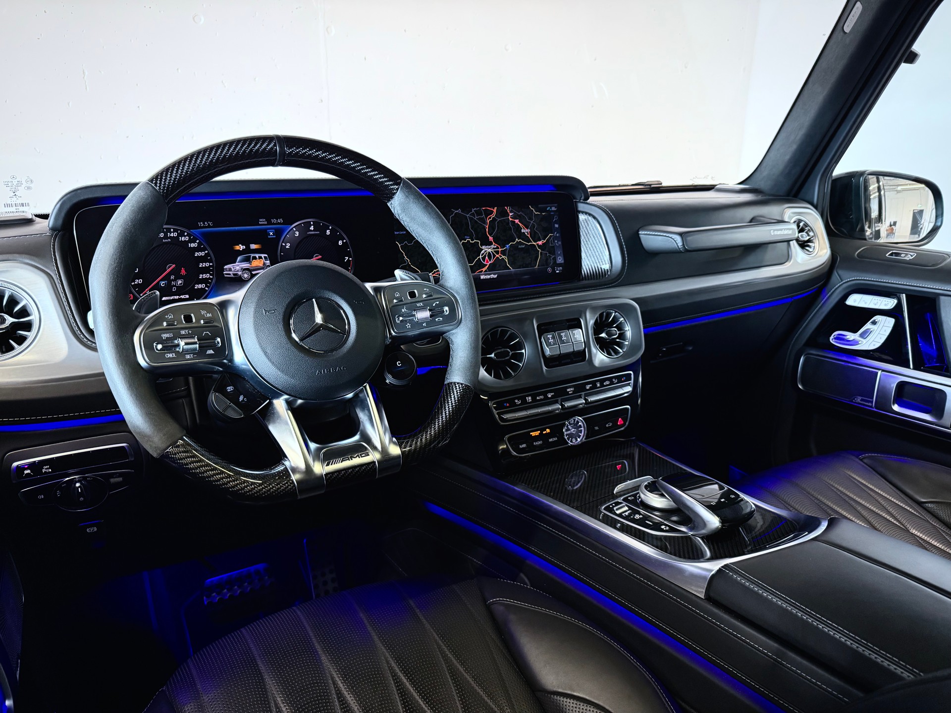 MERCEDES-BENZ G 63 AMG | SONDERLACKIERUNG | CARBON PAKET | GRÜNE BREMSSÄTTEL | STANDHEIZUNG | MASSAGESITZE-image-11