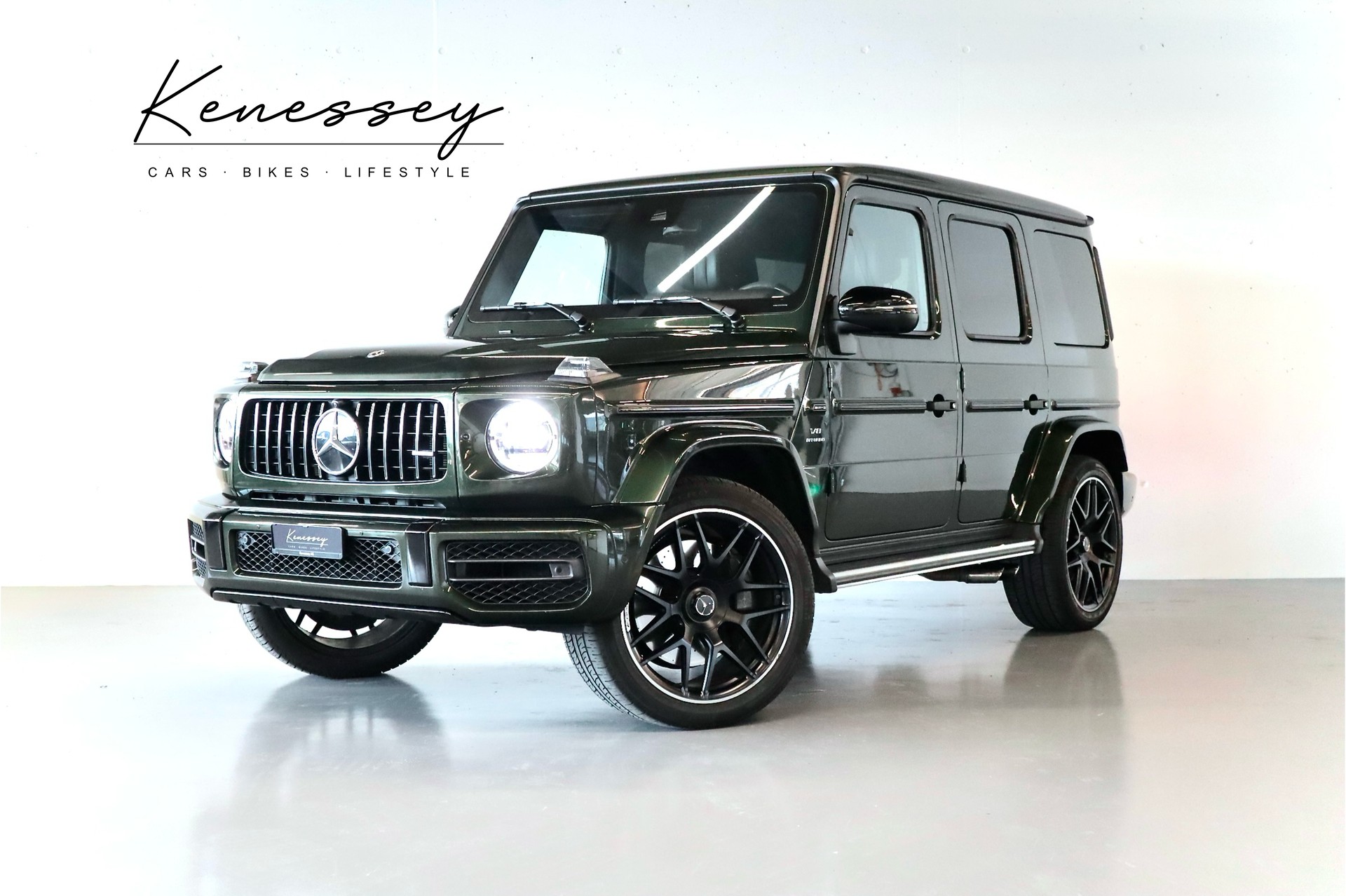 MERCEDES-BENZ G 63 AMG | SONDERLACKIERUNG | CARBON PAKET | GRÜNE BREMSSÄTTEL | STANDHEIZUNG | MASSAGESITZE-image-0