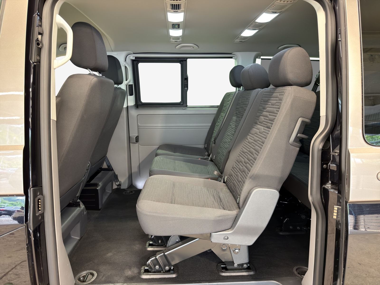 VW T6.1 Caravelle 2.0 TDI Comfortline DSG-image-11