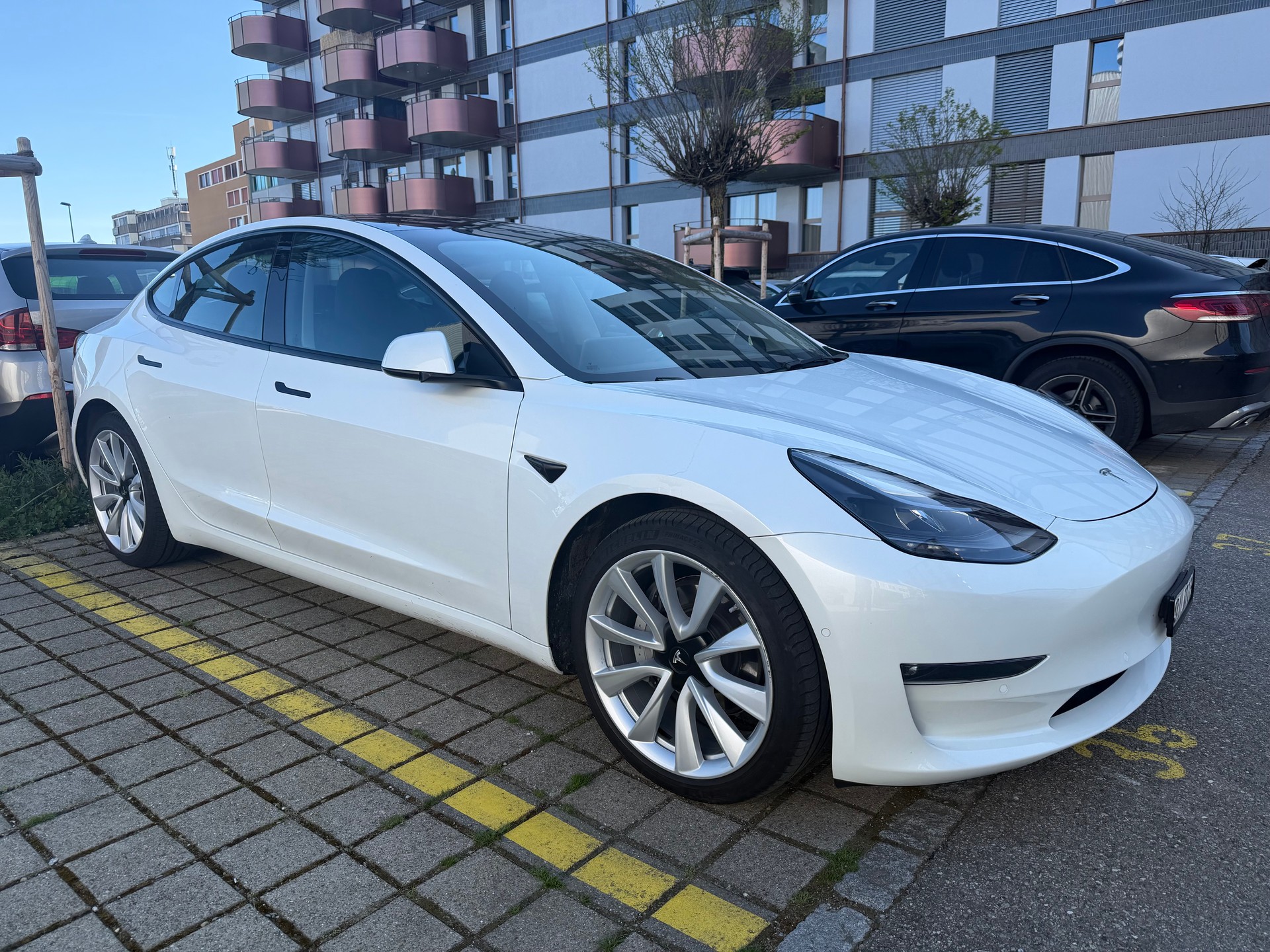 TESLA Long Range AWD Dual Motor-image-0