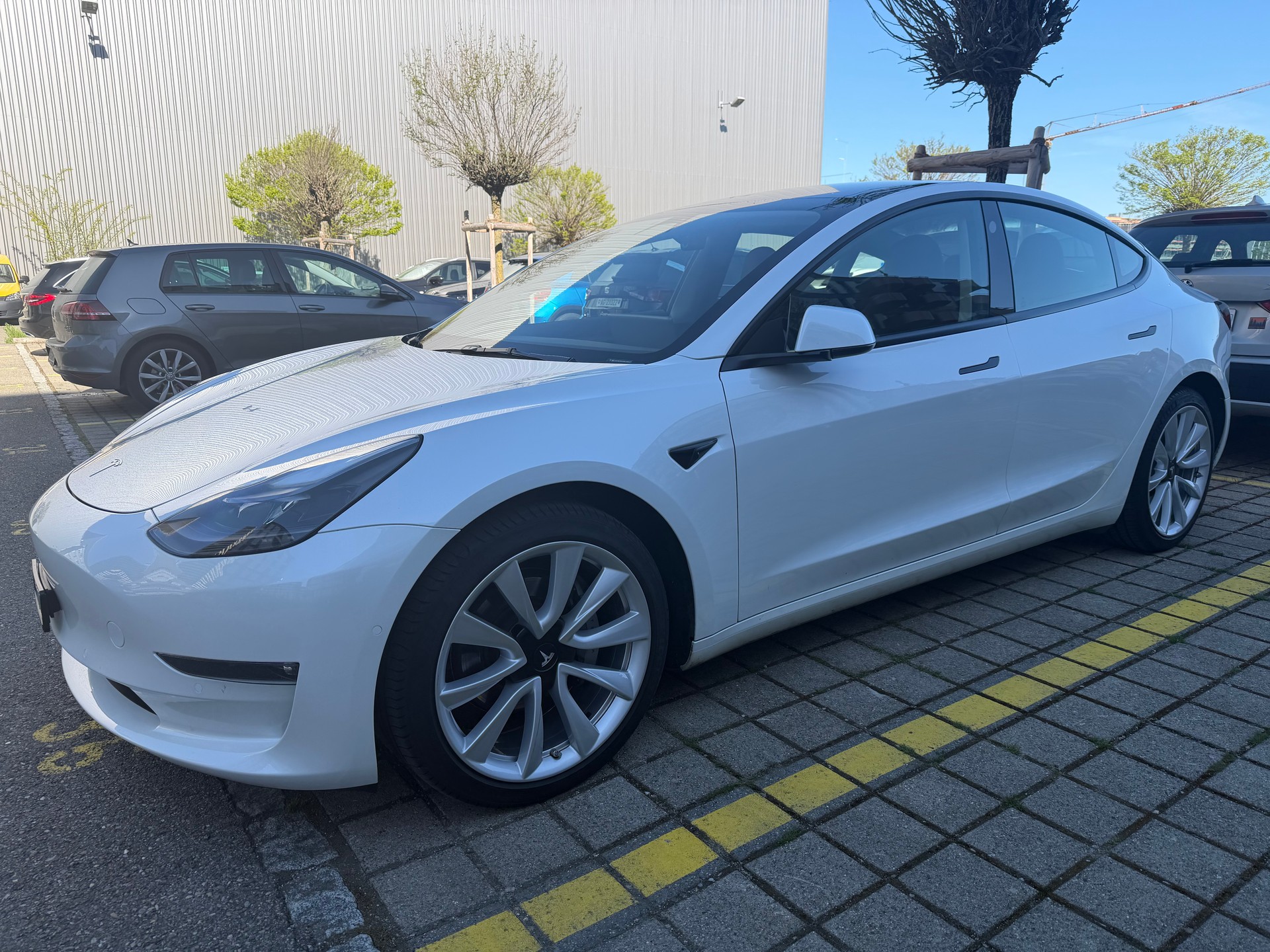 TESLA Long Range AWD Dual Motor-image-2