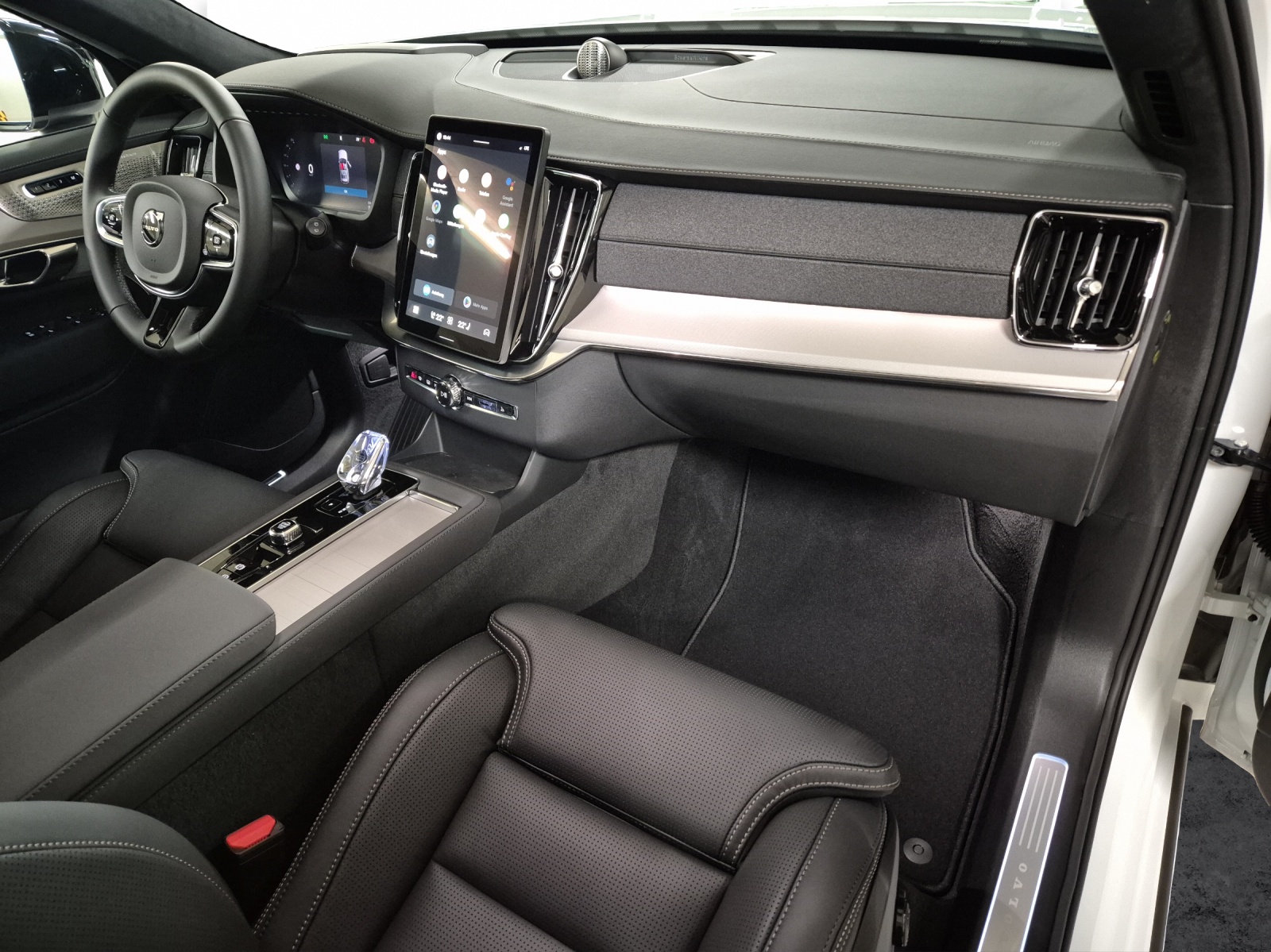 VOLVO XC90 2.0 T8 TE Black Edition eAWD-image-17