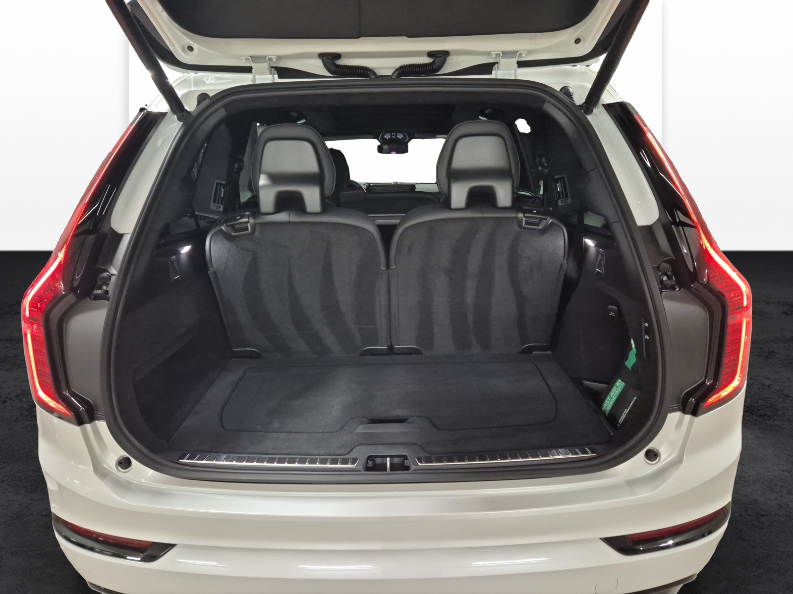 VOLVO XC90 2.0 T8 TE Black Edition eAWD-image-18