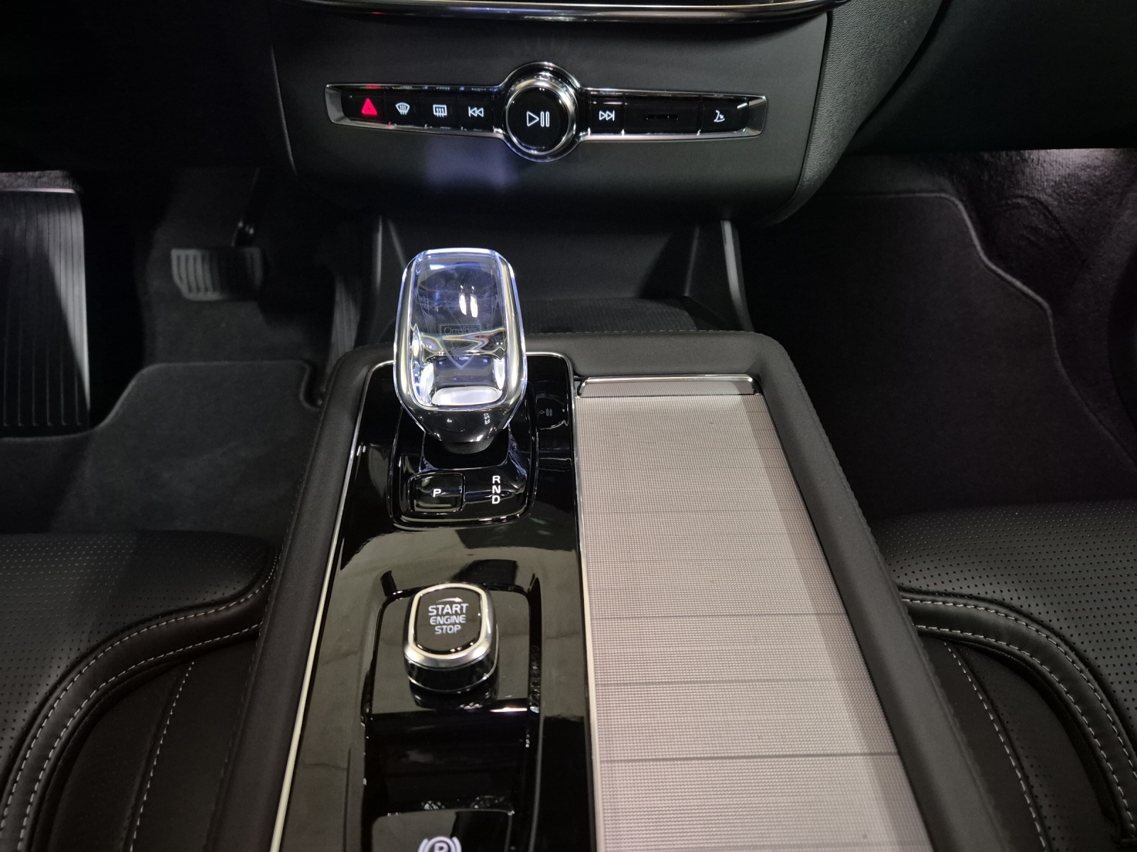 VOLVO XC90 2.0 T8 TE Black Edition eAWD-image-14