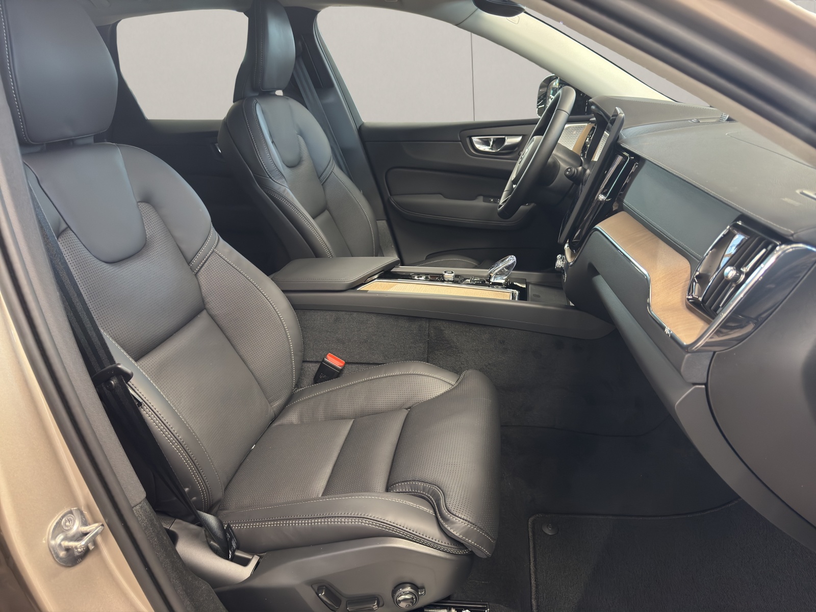 VOLVO XC60 2.0 T6 TE Ultra Dark eAWD-image-10