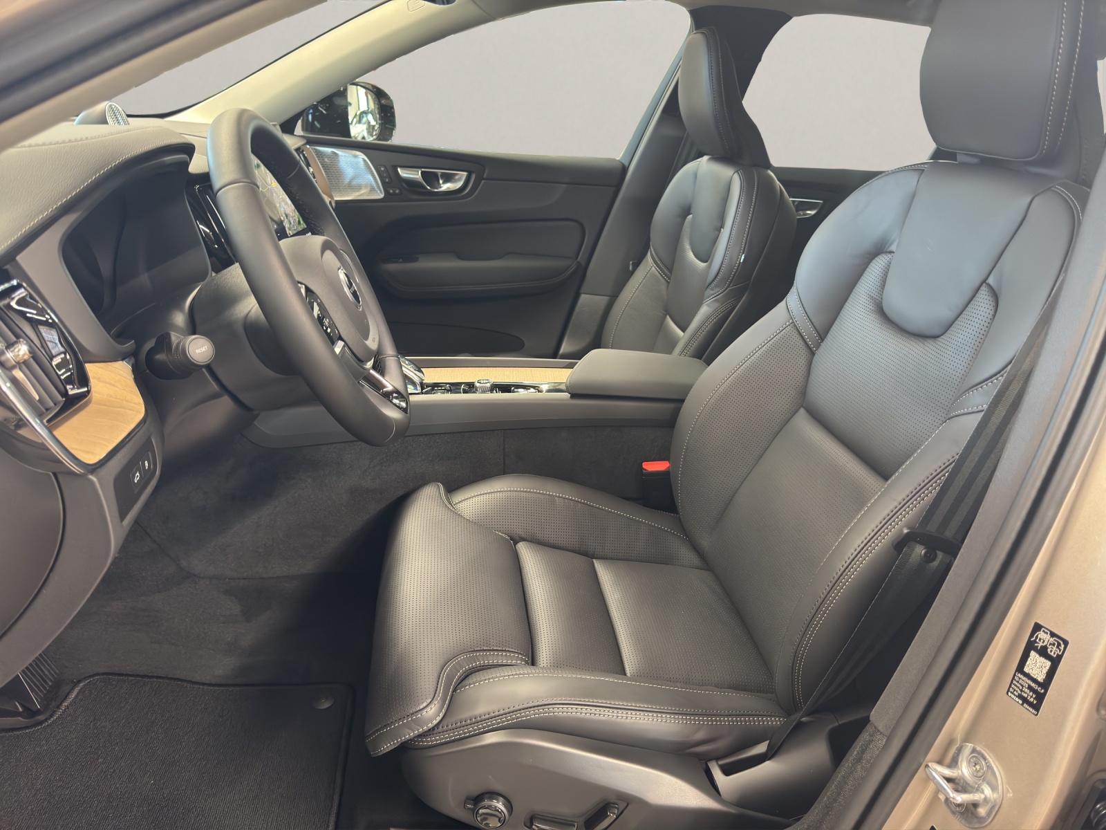 VOLVO XC60 2.0 T6 TE Ultra Dark eAWD-image-14