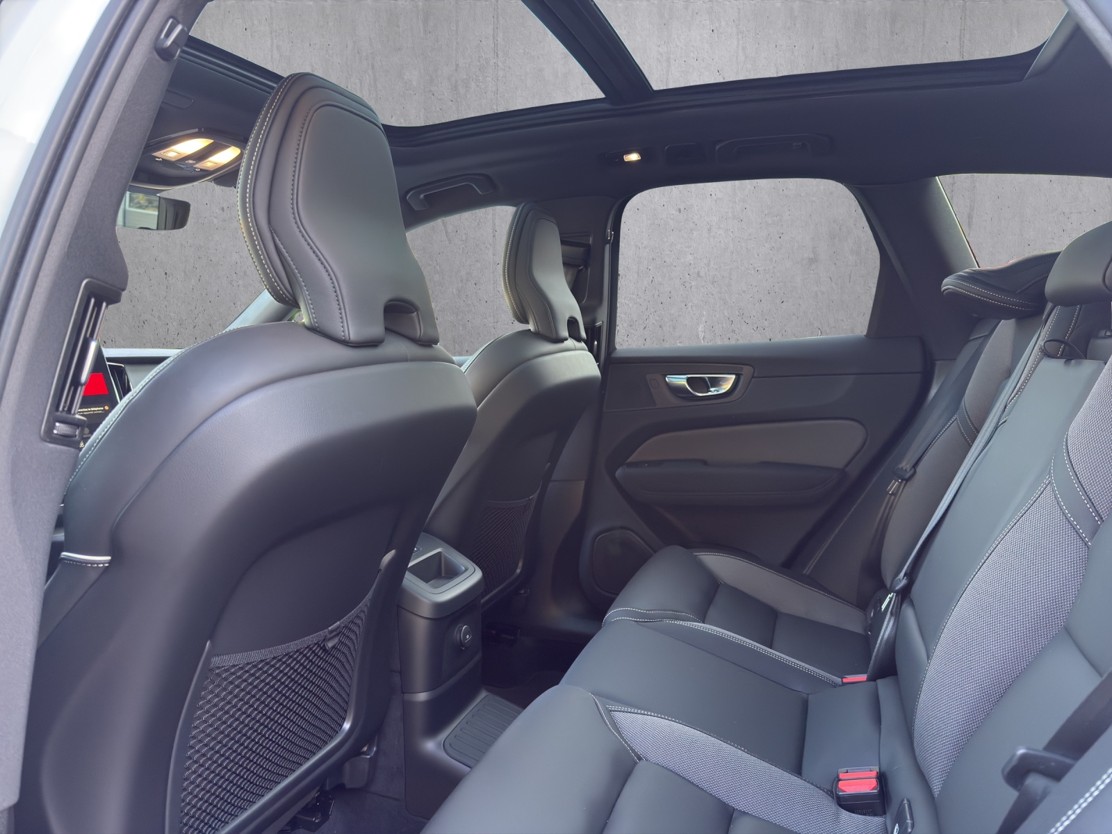 VOLVO XC60 T8 eAWD PluginHybrid Black Edition Geartronic-image-13