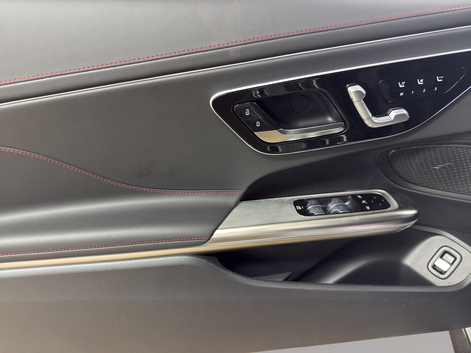 MERCEDES-BENZ CLE 53 4MATIC+ Cabriolet-image-12