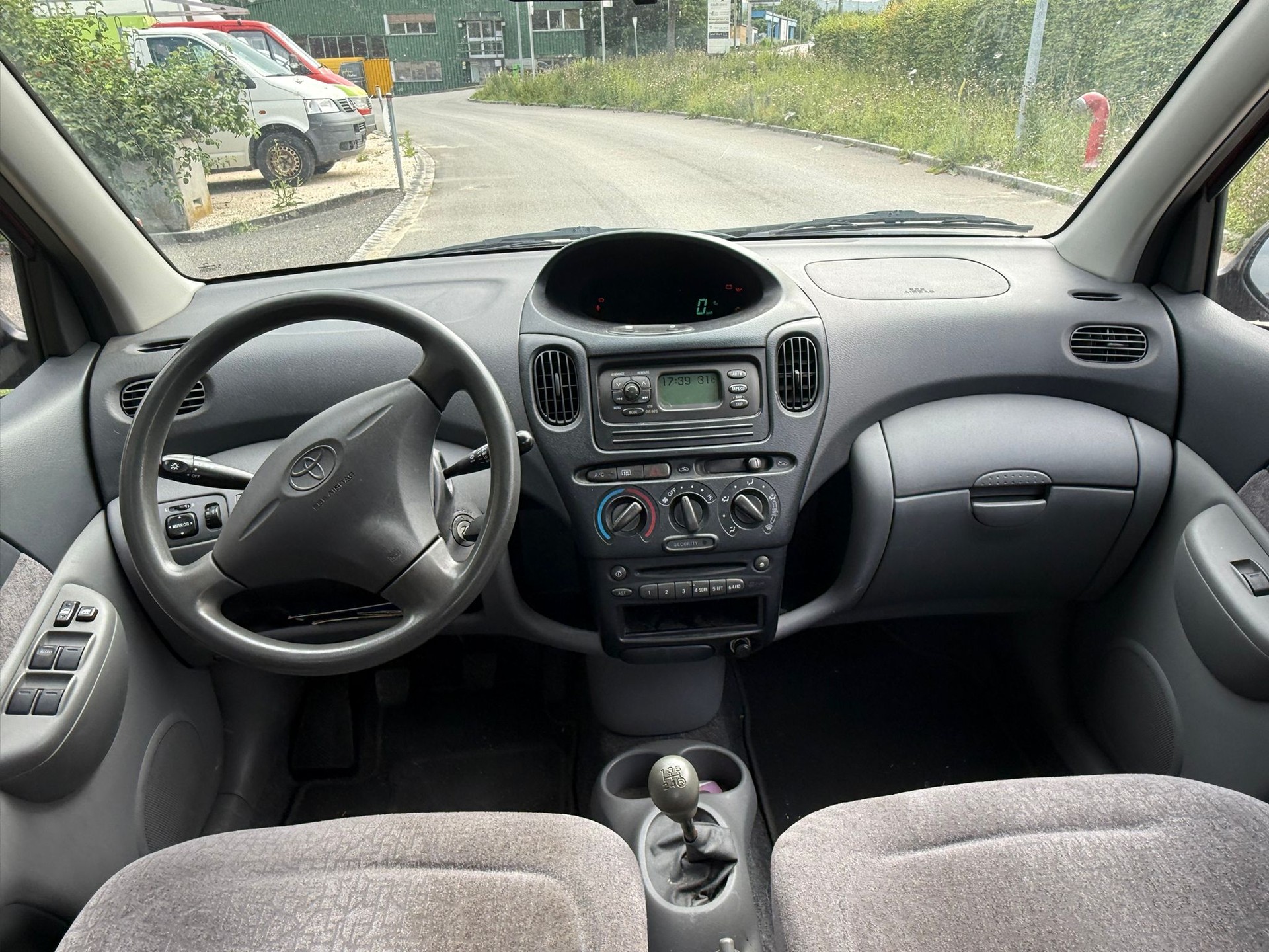 TOYOTA Yaris Verso 1.3 Linea Sol-image-8