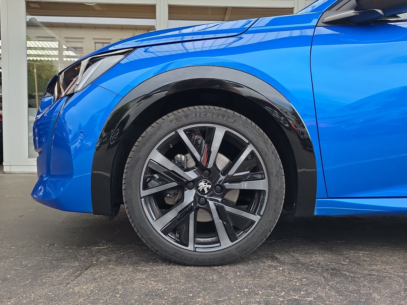 PEUGEOT 208 1.2 PureTech GT Pack EAT8-image-4