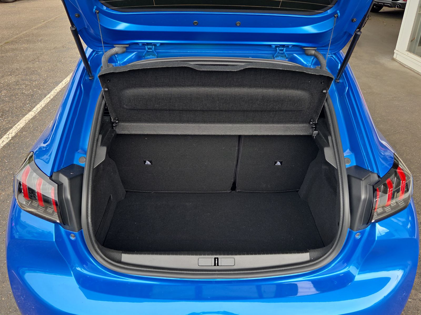 PEUGEOT 208 1.2 PureTech GT Pack EAT8-image-12