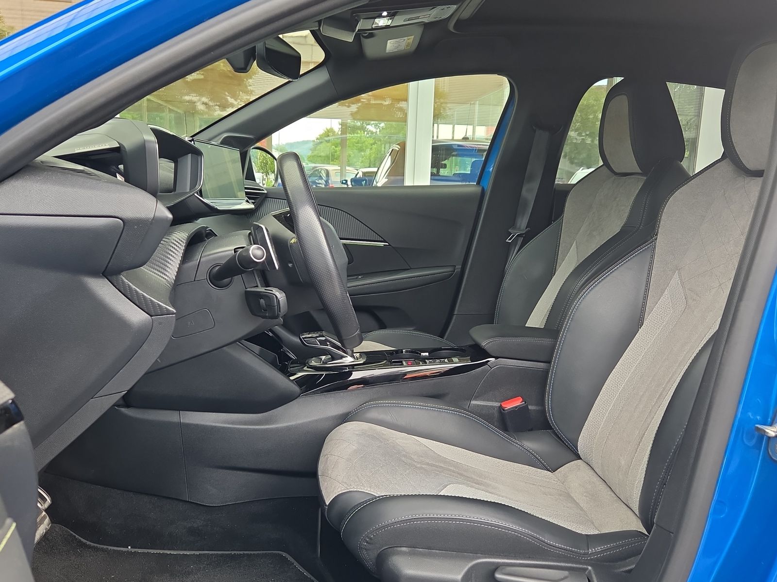 PEUGEOT 208 1.2 PureTech GT Pack EAT8-image-5