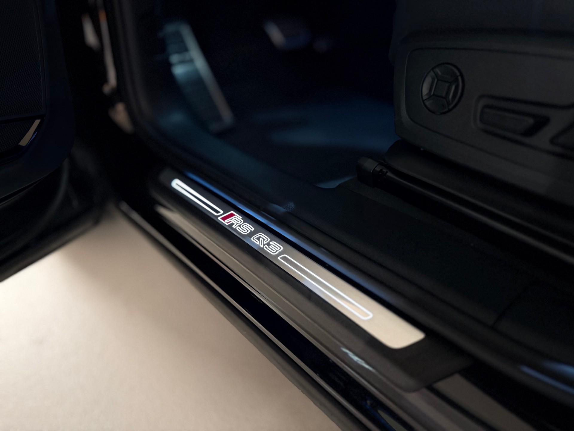 AUDI RS Q3 Sportback quattro S tronic-image-12