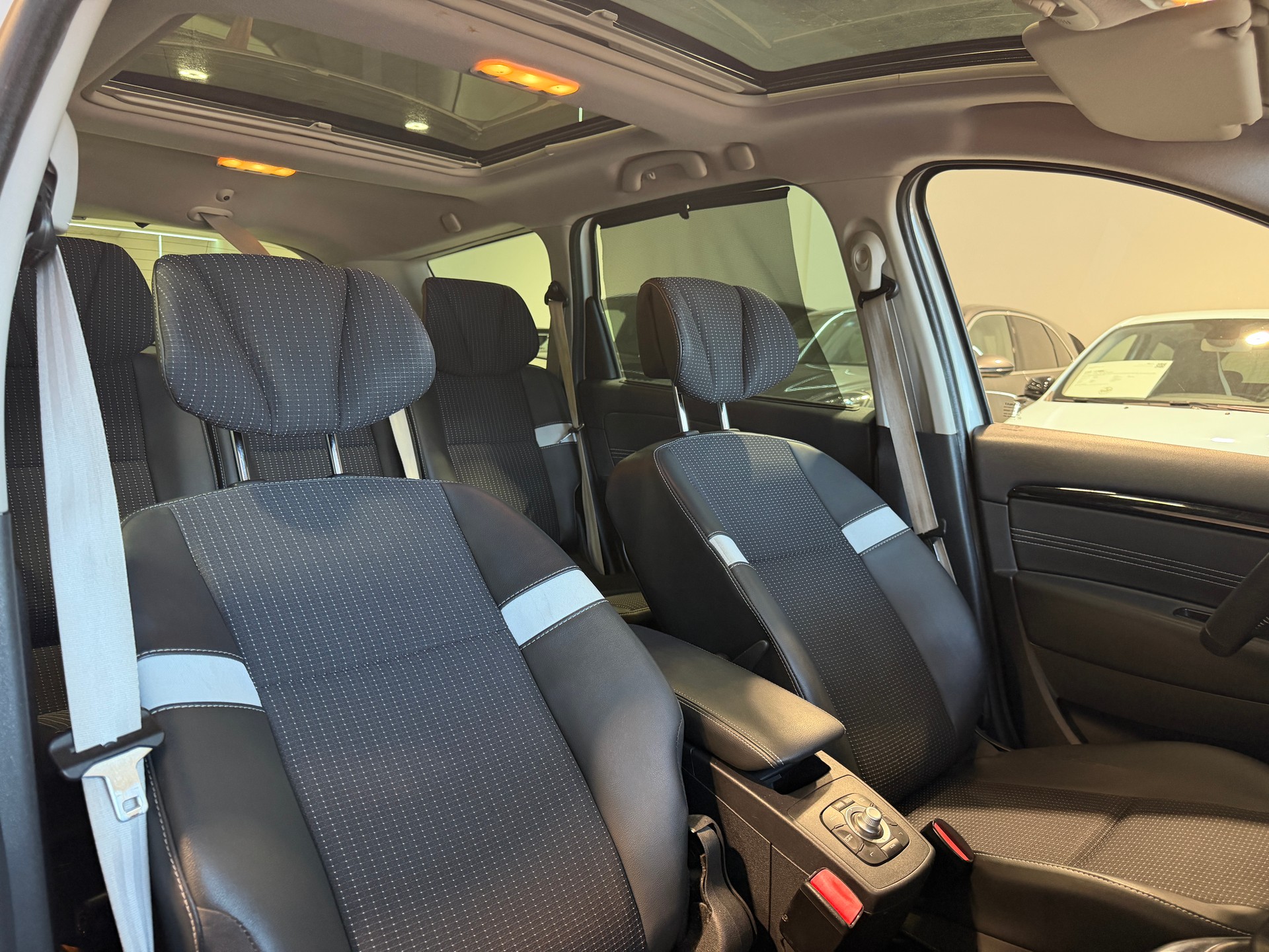RENAULT Grand Scénic 1.5 dCi Bose EDC-image-13