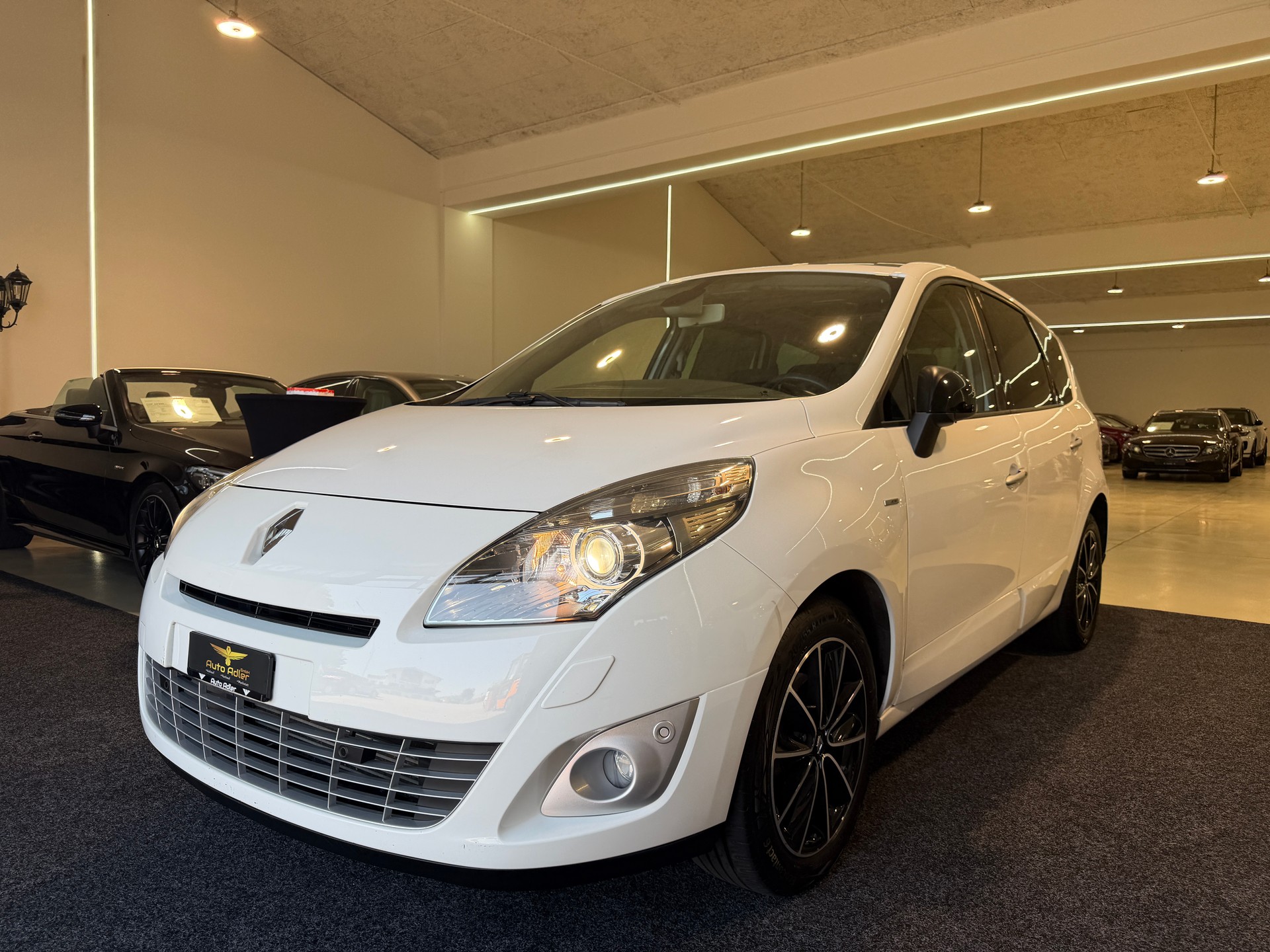 RENAULT Grand Scénic 1.5 dCi Bose EDC-image-1