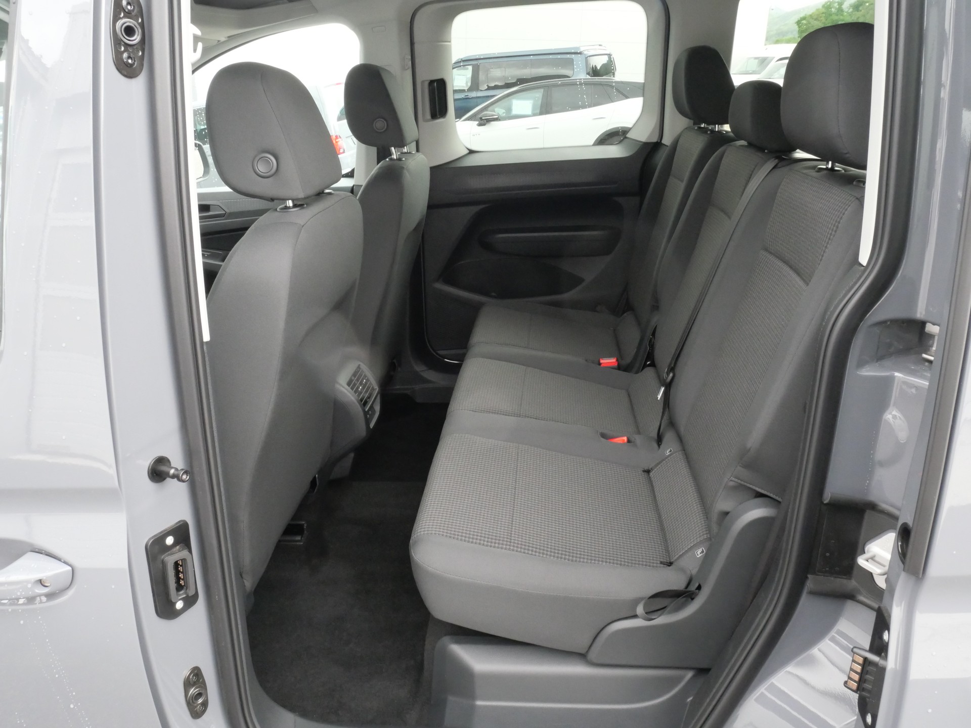 VW Caddy 1.5 TSI Plug in Hybrid DSG *5 Jahre Garantie*-image-11
