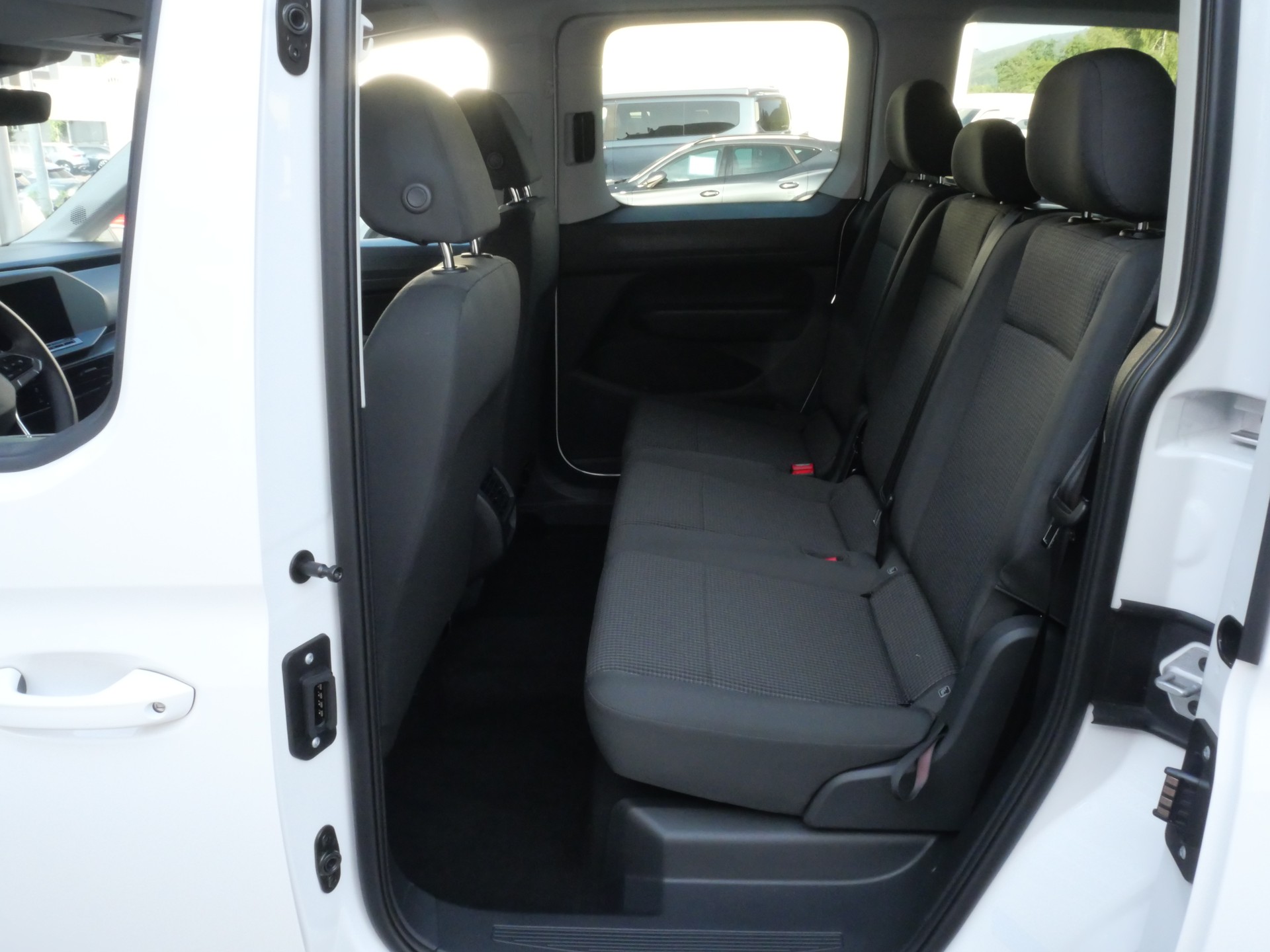 VW Caddy 1.5 TSI Plug in Hybrid DSG *5 Jahre Garantie*-image-9