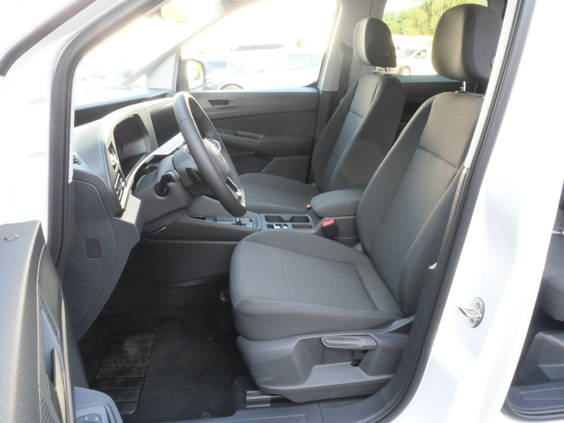 VW Caddy 1.5 TSI Plug in Hybrid DSG *5 Jahre Garantie*-image-12