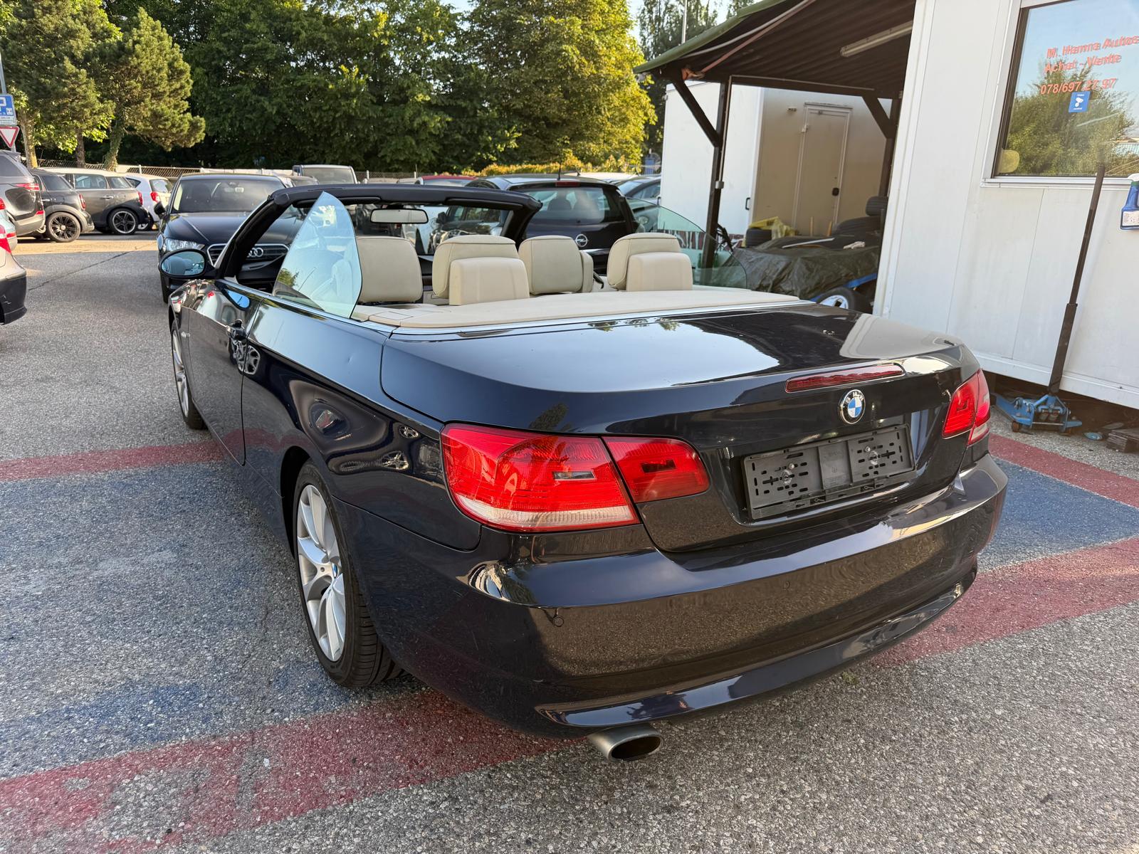 BMW 320i Cabriolet Steptronic-image-4