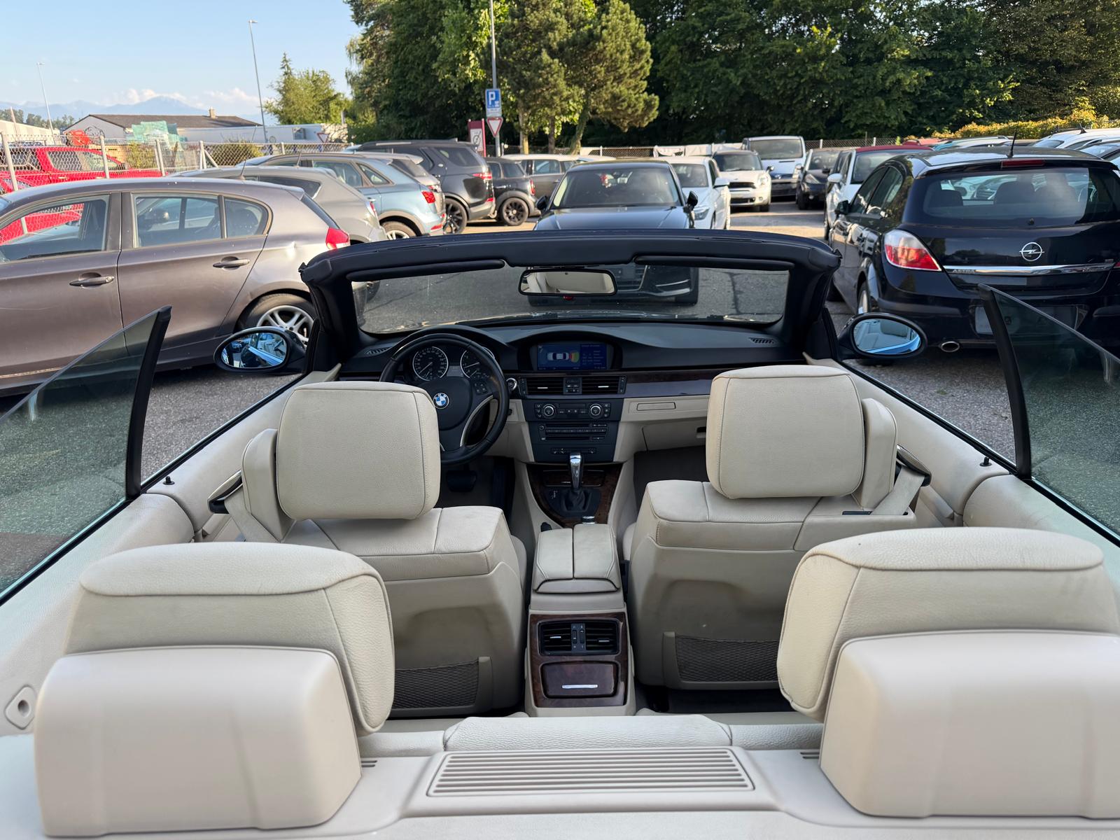 BMW 320i Cabriolet Steptronic-image-5