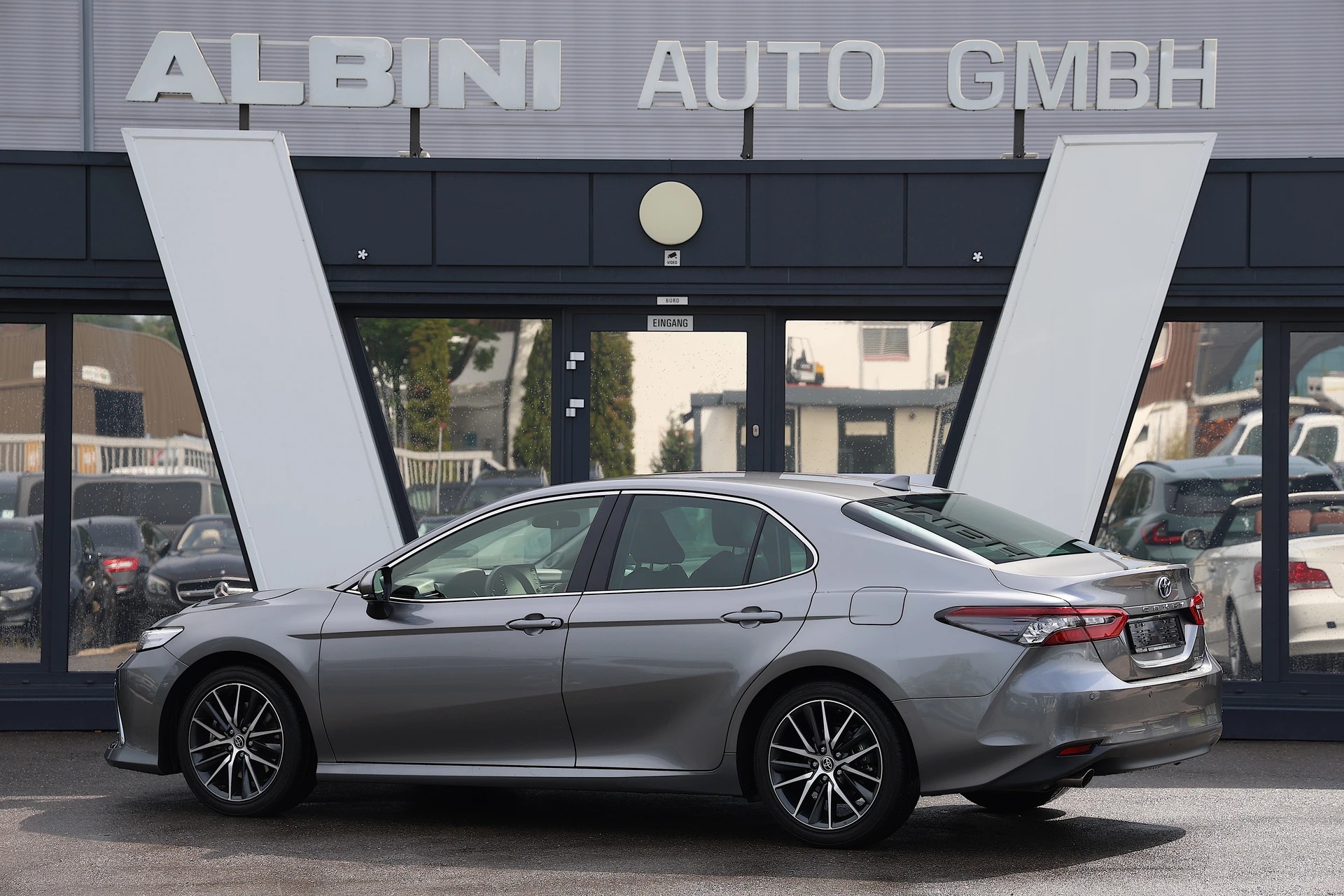 TOYOTA Camry 2.5 HSD e-CVT Premium-showroom-element-2
