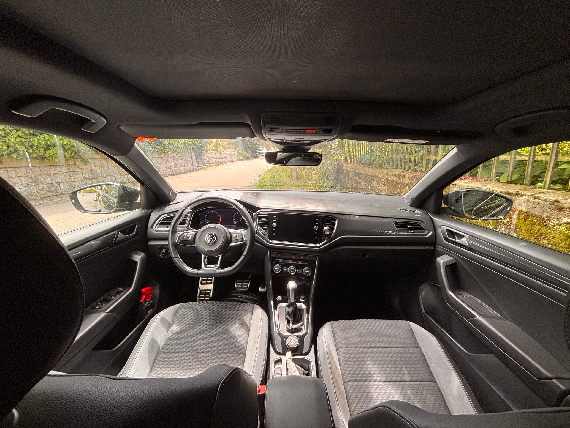 VW T-Roc R- Line 2.0 TSI Advance DSG 4motion - Das Fahrzeug ist 8-fach bereift.-image-3