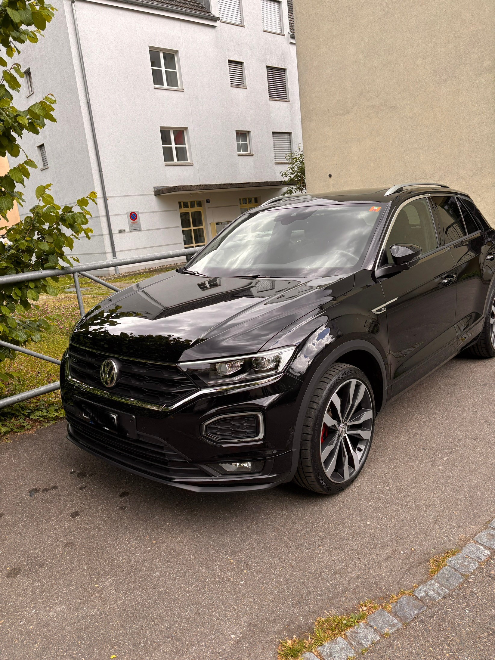 VW T-Roc R- Line 2.0 TSI Advance DSG 4motion - Das Fahrzeug ist 8-fach bereift.-image-2