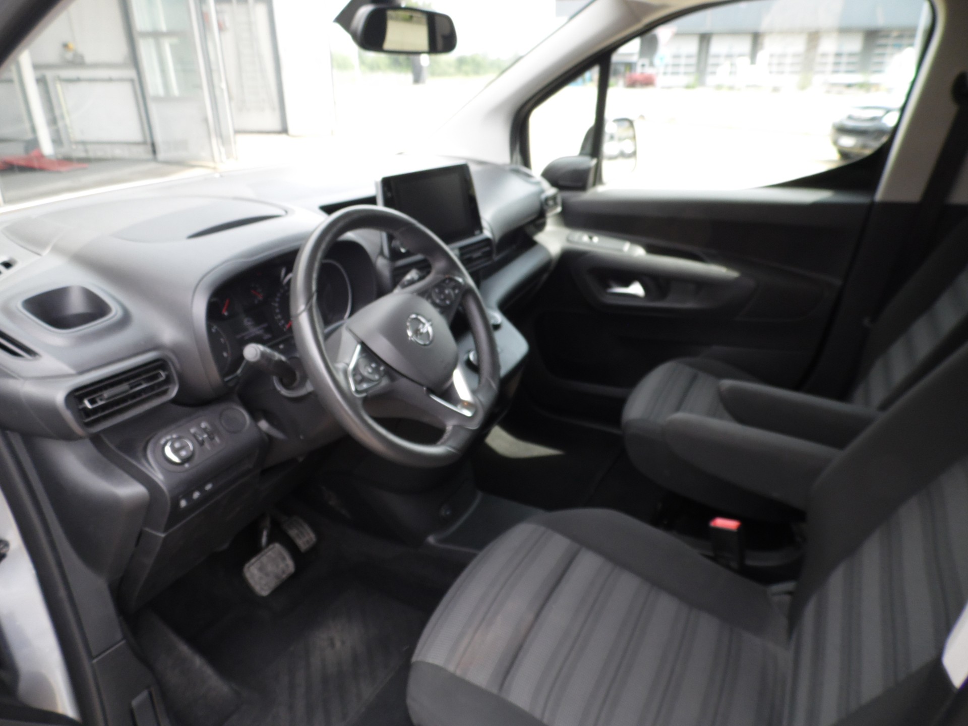 OPEL Combo Life 1.5 Ultimate Automat-image-6