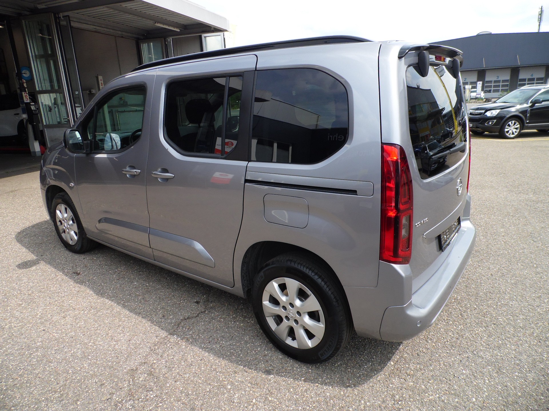OPEL Combo Life 1.5 Ultimate Automat-image-2