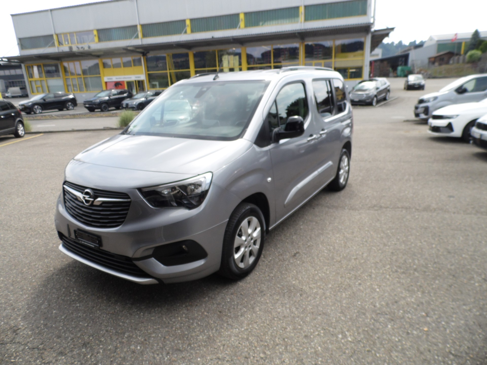 OPEL Combo Life 1.5 Ultimate Automat-image-1