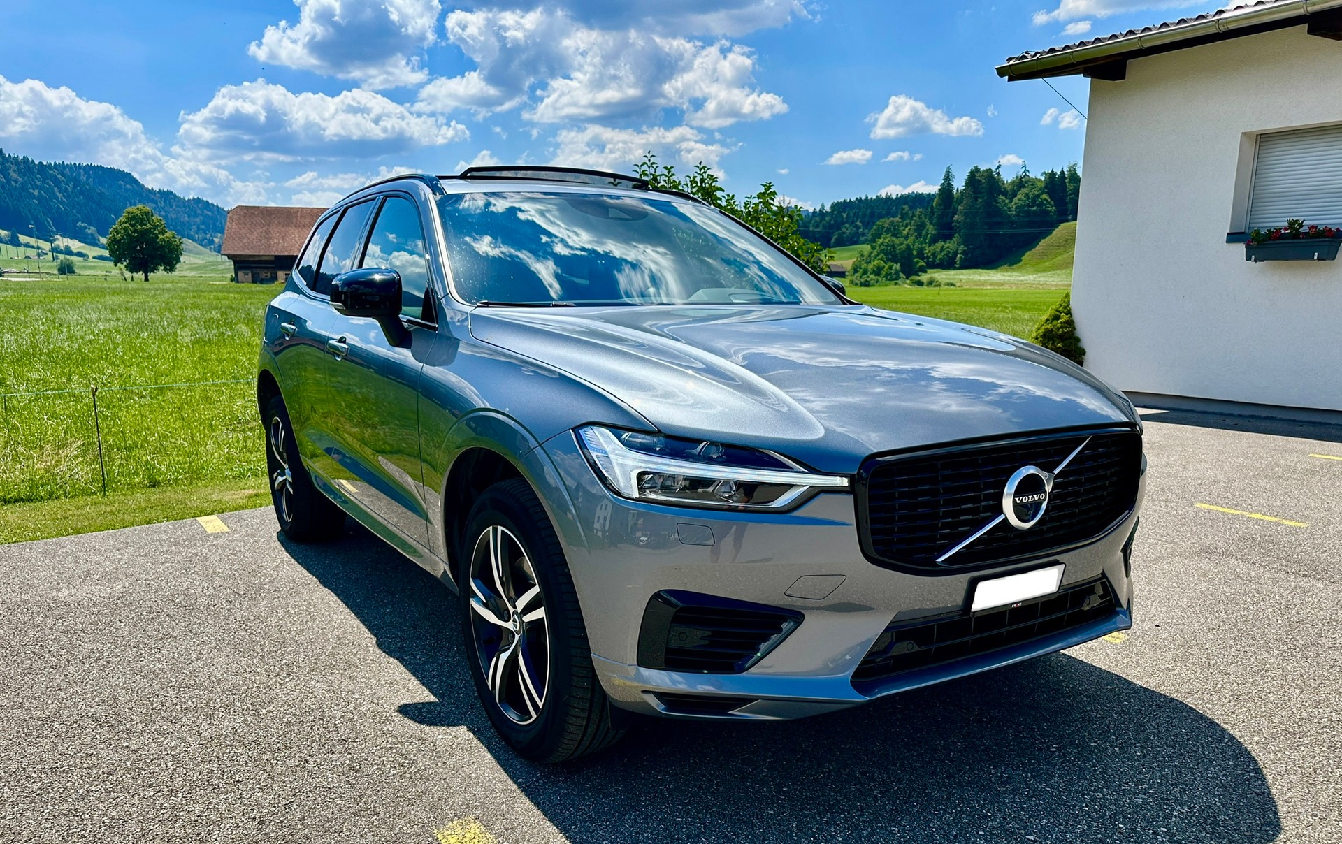 VOLVO 2.0 T8 R-Design eAWD-image-0