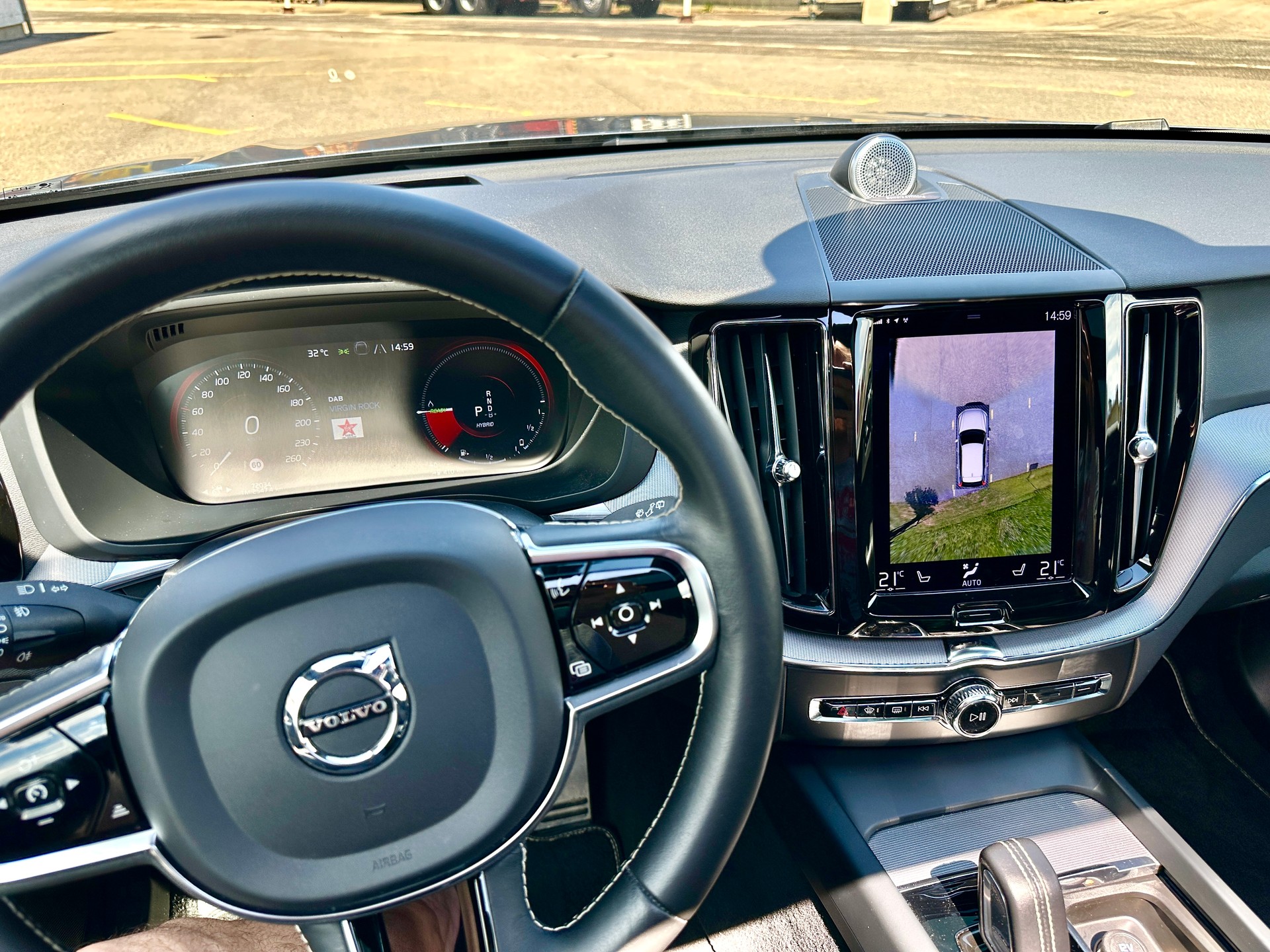 VOLVO 2.0 T8 R-Design eAWD-image-5