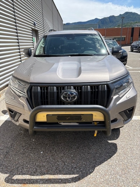TOYOTA 2.8 D 204 Invincible-image-2