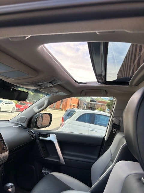 TOYOTA 2.8 D 204 Invincible-image-3