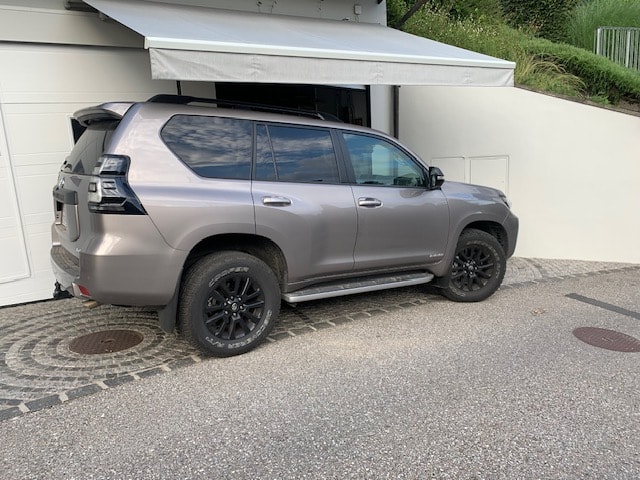 TOYOTA 2.8 D 204 Invincible-image-0