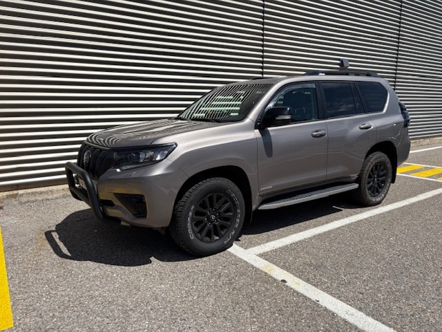 TOYOTA 2.8 D 204 Invincible-image-1