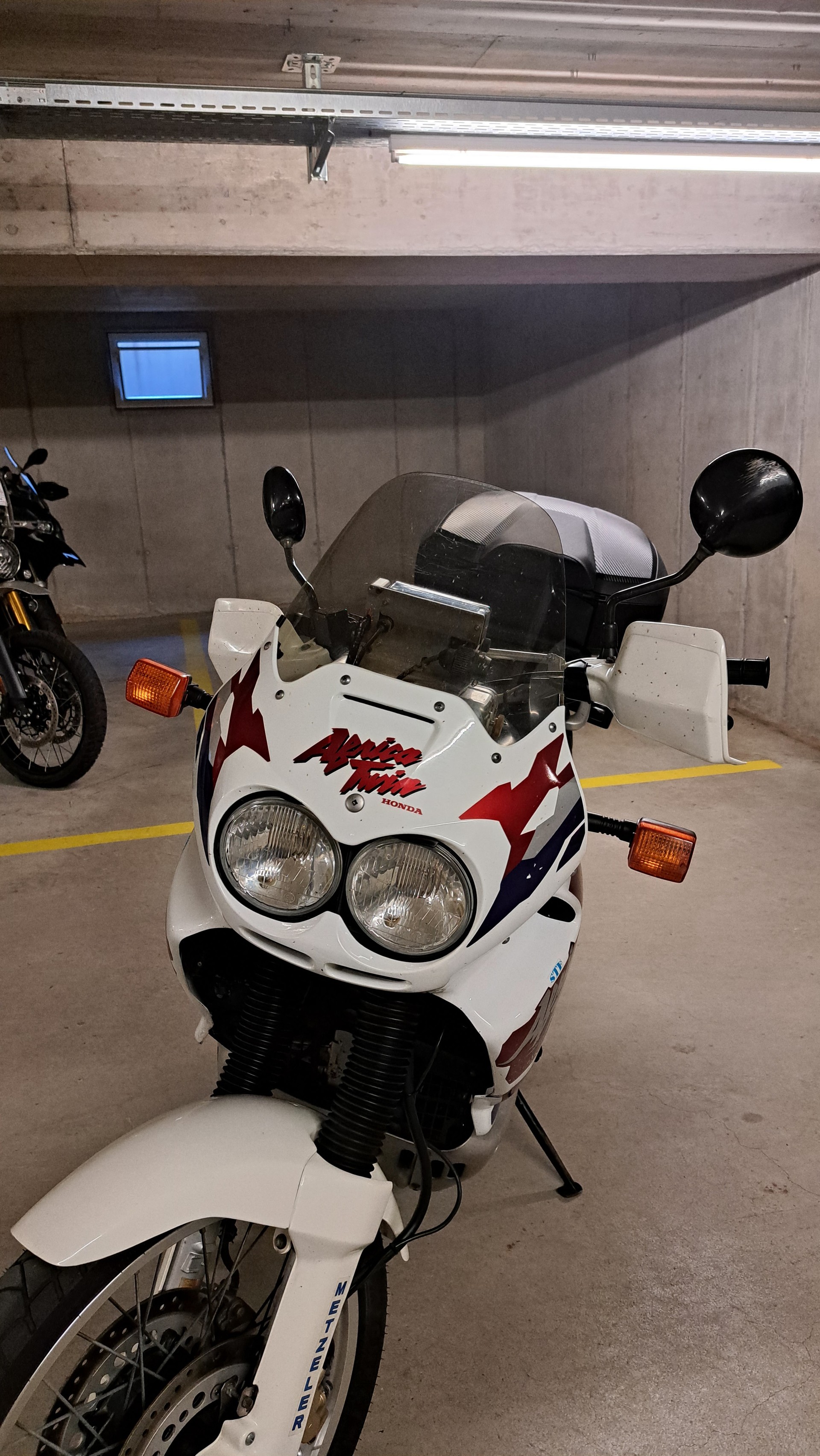 HONDA XRV 750 Africa Twin-image-2