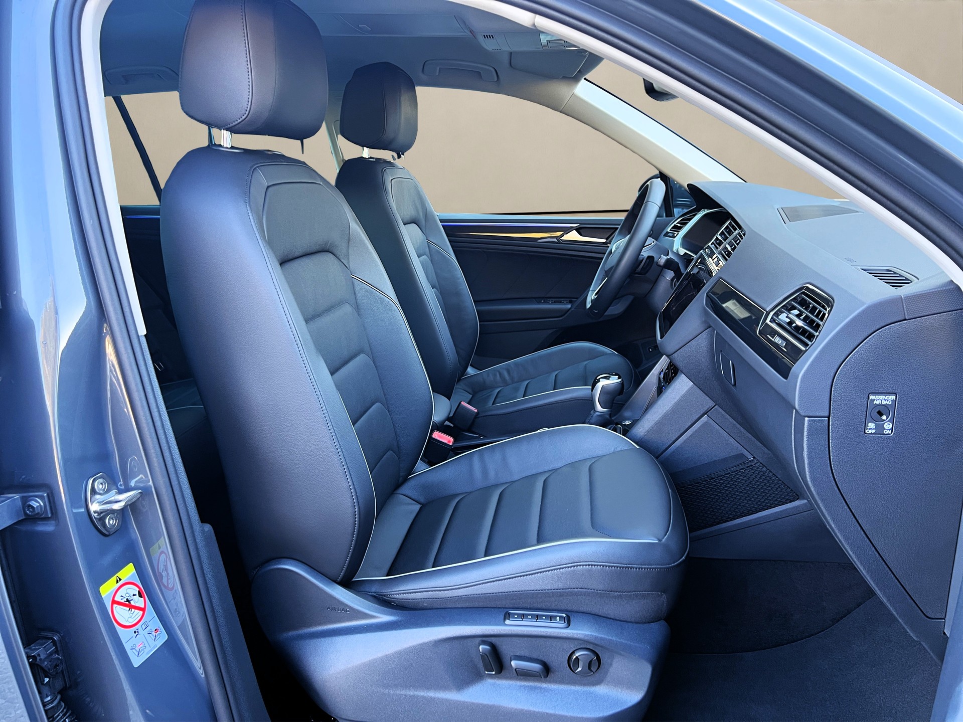 VW Tiguan 2.0 TDI SCR ❗Elegance 4Motion DSG❗✅CH-Fahrzeug & VOLLLEDERAUSSTATTUNG✅-image-9
