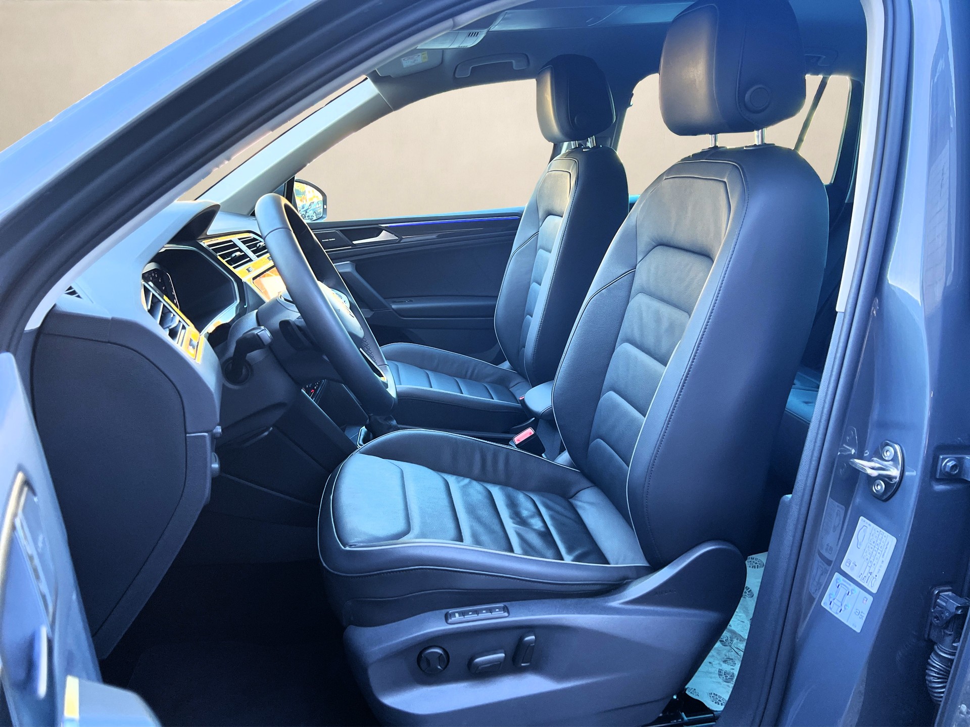 VW Tiguan 2.0 TDI SCR ❗Elegance 4Motion DSG❗✅CH-Fahrzeug & VOLLLEDERAUSSTATTUNG✅-image-8