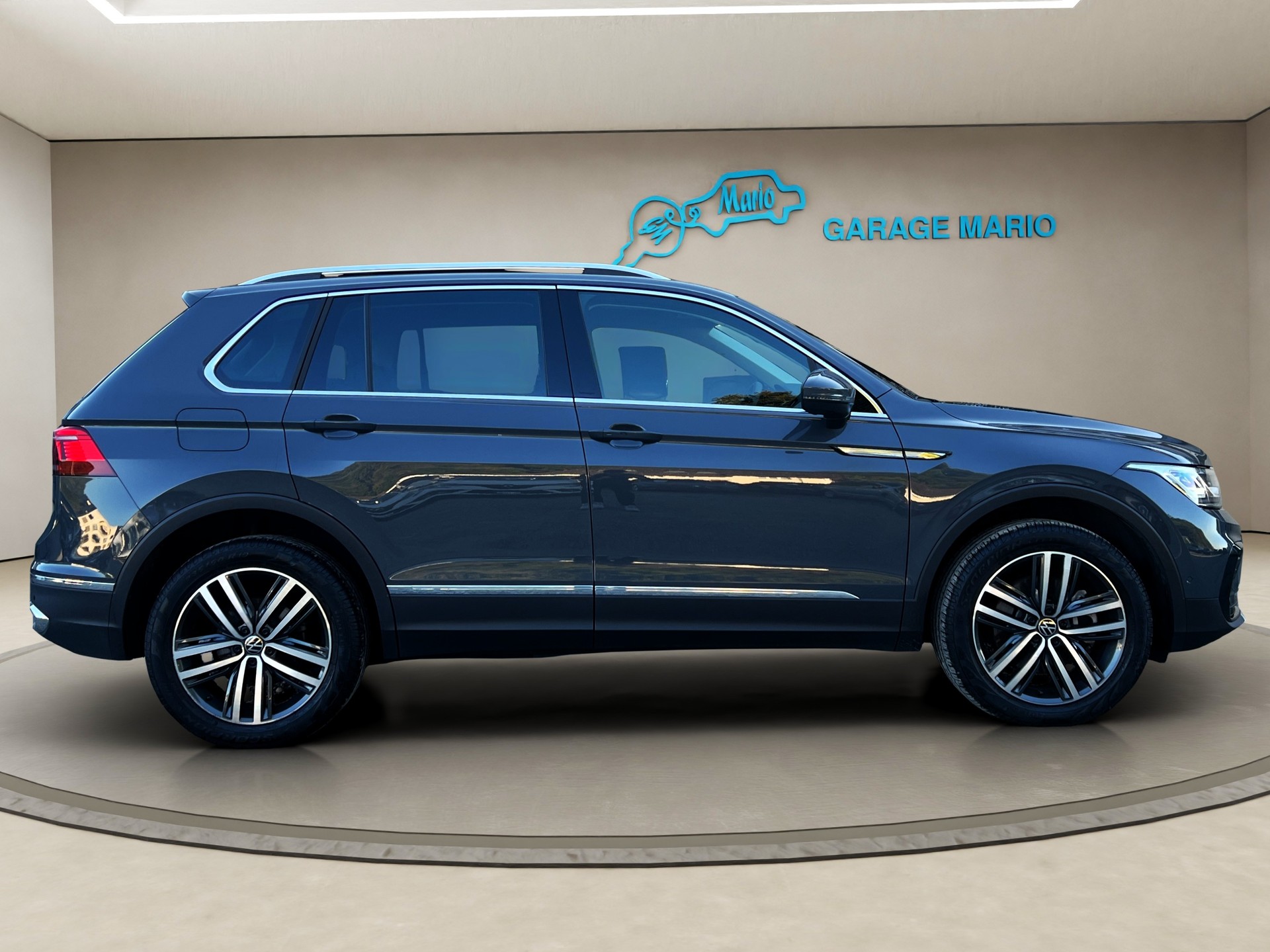 VW Tiguan 2.0 TDI SCR ❗Elegance 4Motion DSG❗✅CH-Fahrzeug & VOLLLEDERAUSSTATTUNG✅-image-3